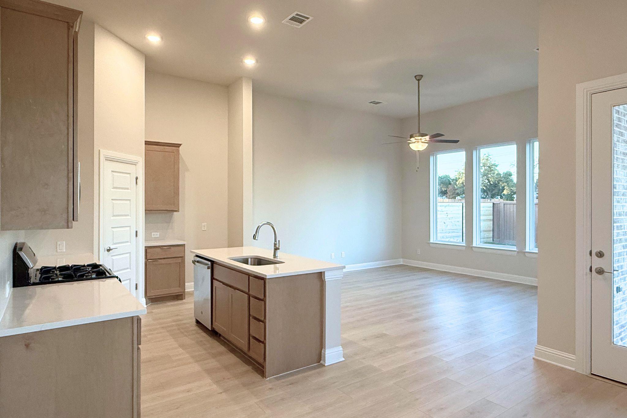 1008 Stonehill Dr, Georgetown, TX 78633