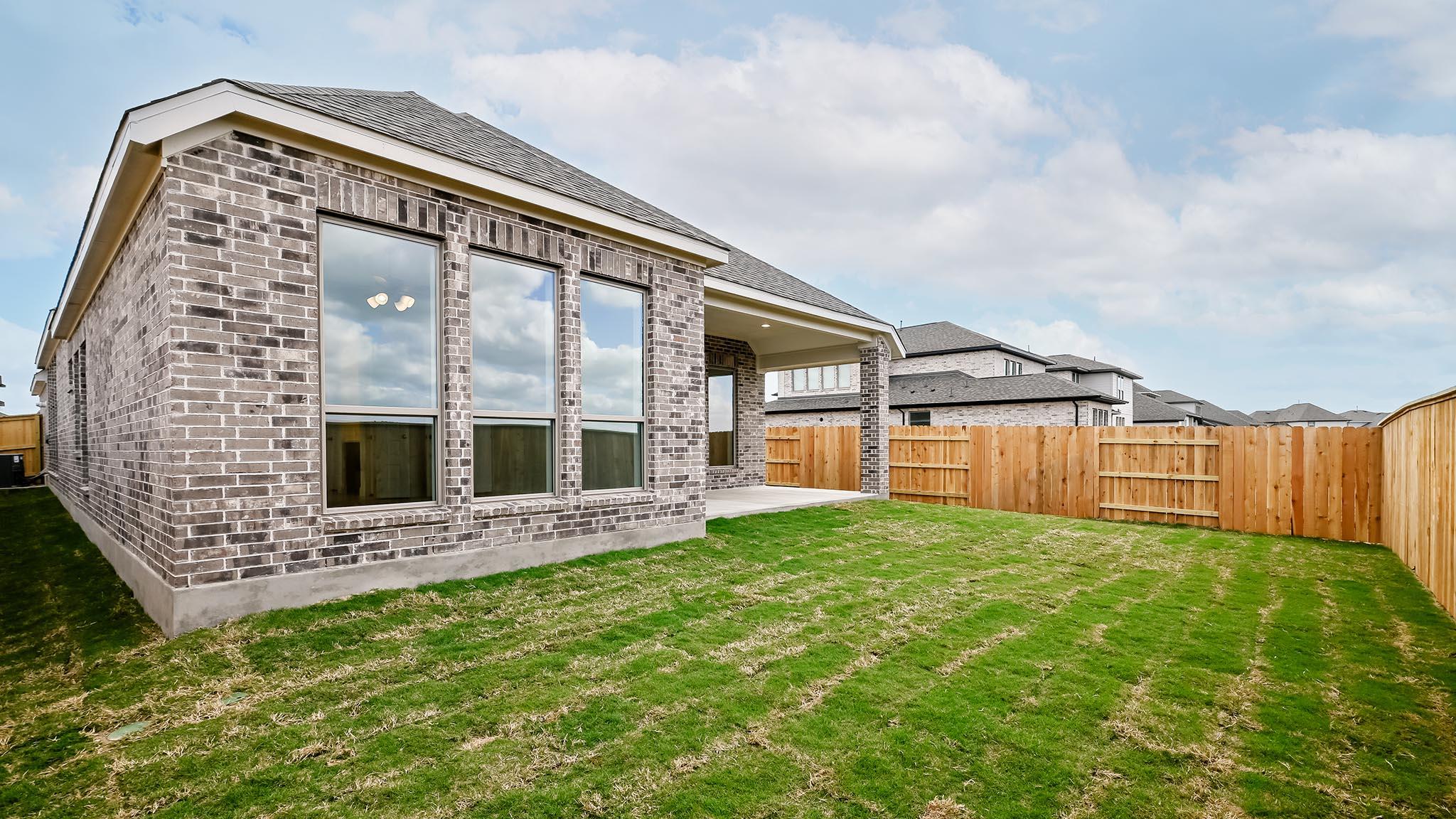 654 Bay Breeze Dr, Kyle, TX 78640