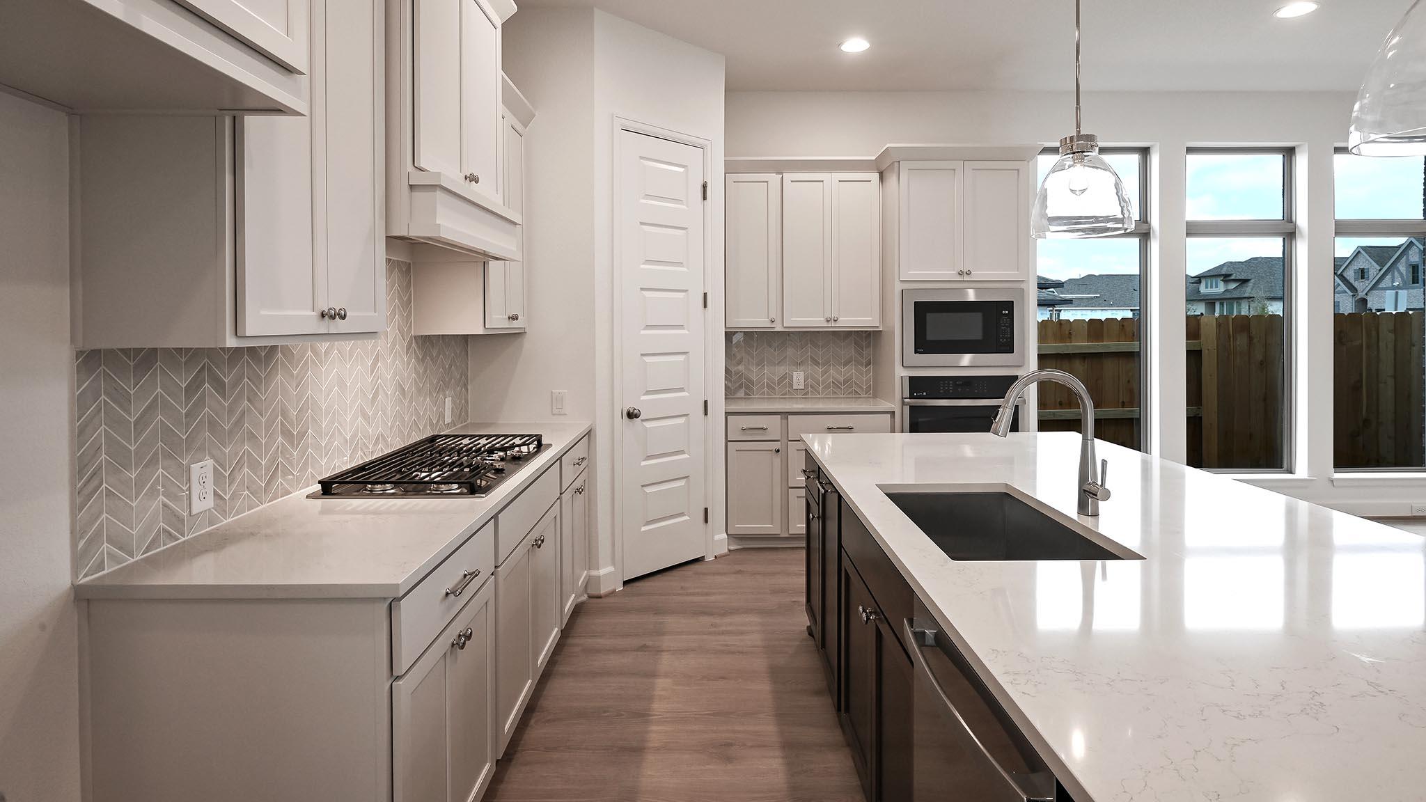 654 Bay Breeze Dr, Kyle, TX 78640