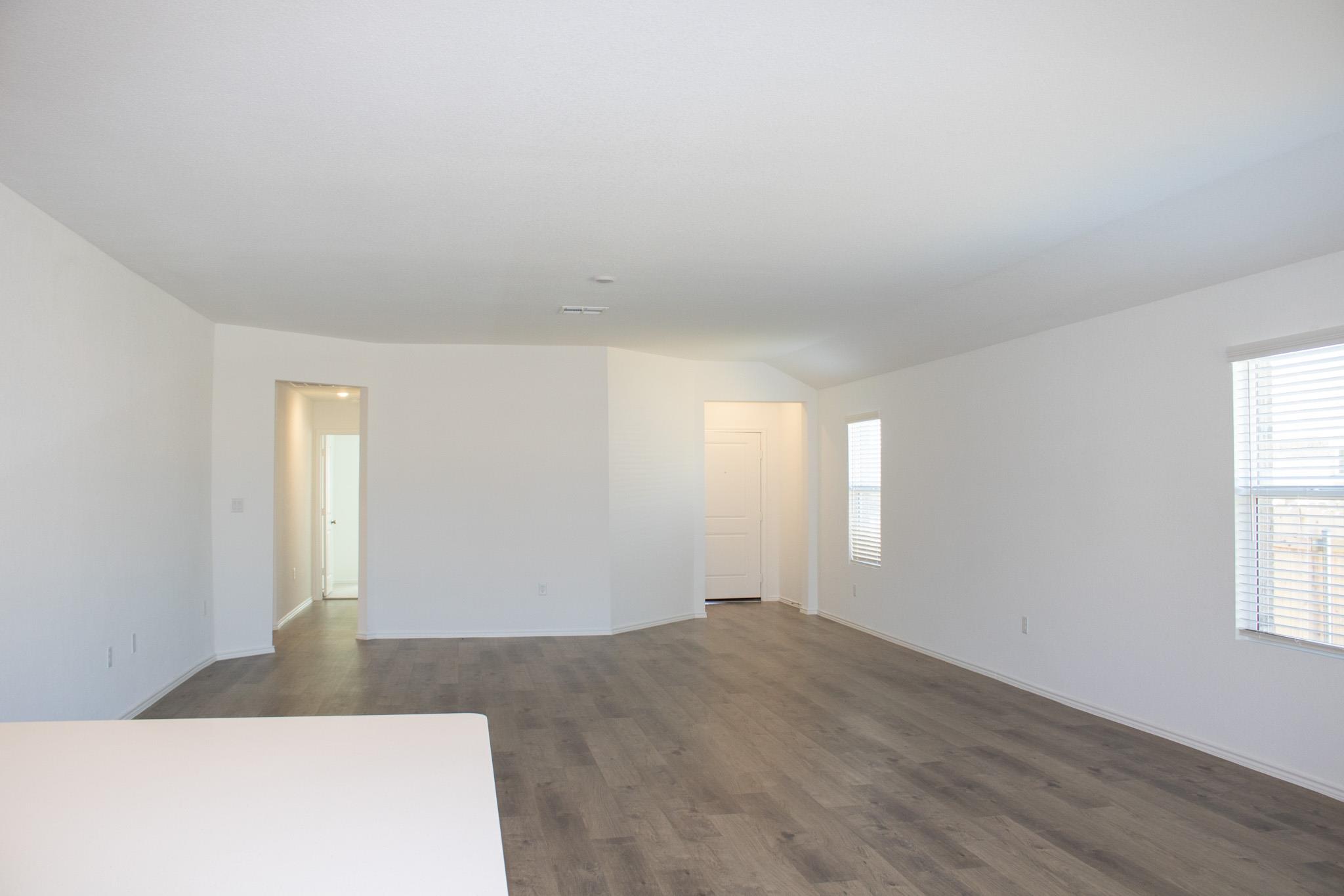 203 Donnington Dr, Hutto, TX 78634