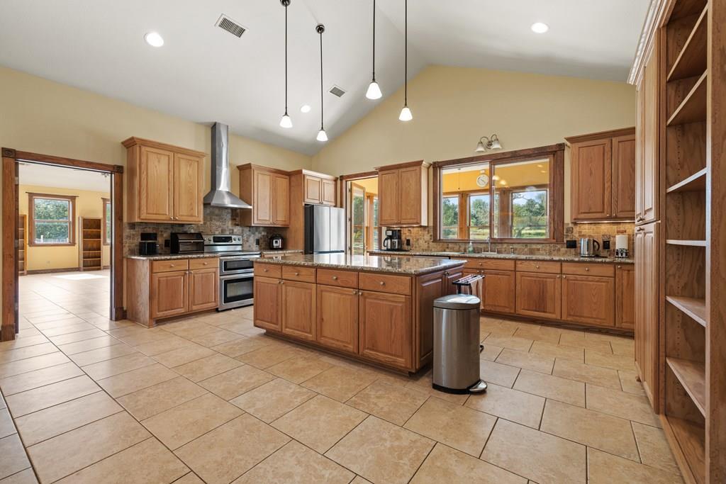 1282 Vintage Oaks Dr, Doss, TX 78618