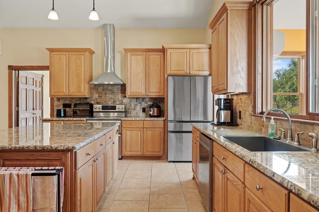 1282 Vintage Oaks Dr, Doss, TX 78618