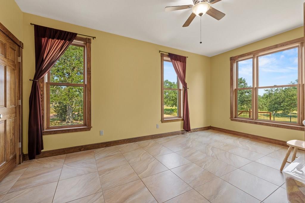 1282 Vintage Oaks Dr, Doss, TX 78618