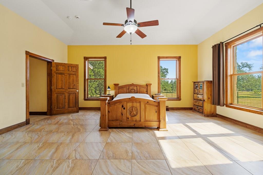 1282 Vintage Oaks Dr, Doss, TX 78618