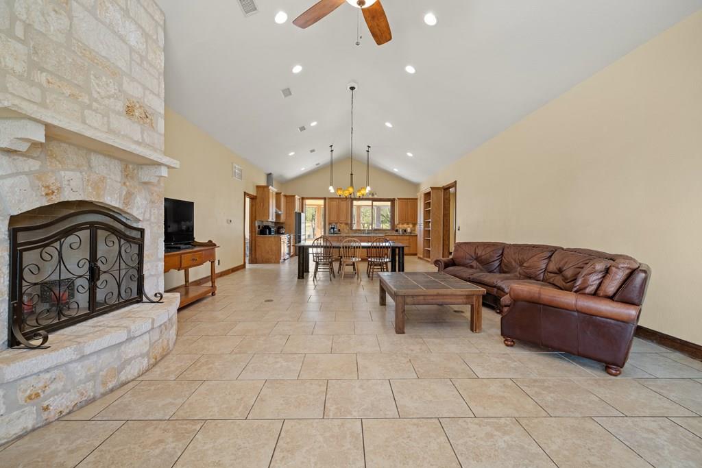 1282 Vintage Oaks Dr, Doss, TX 78618