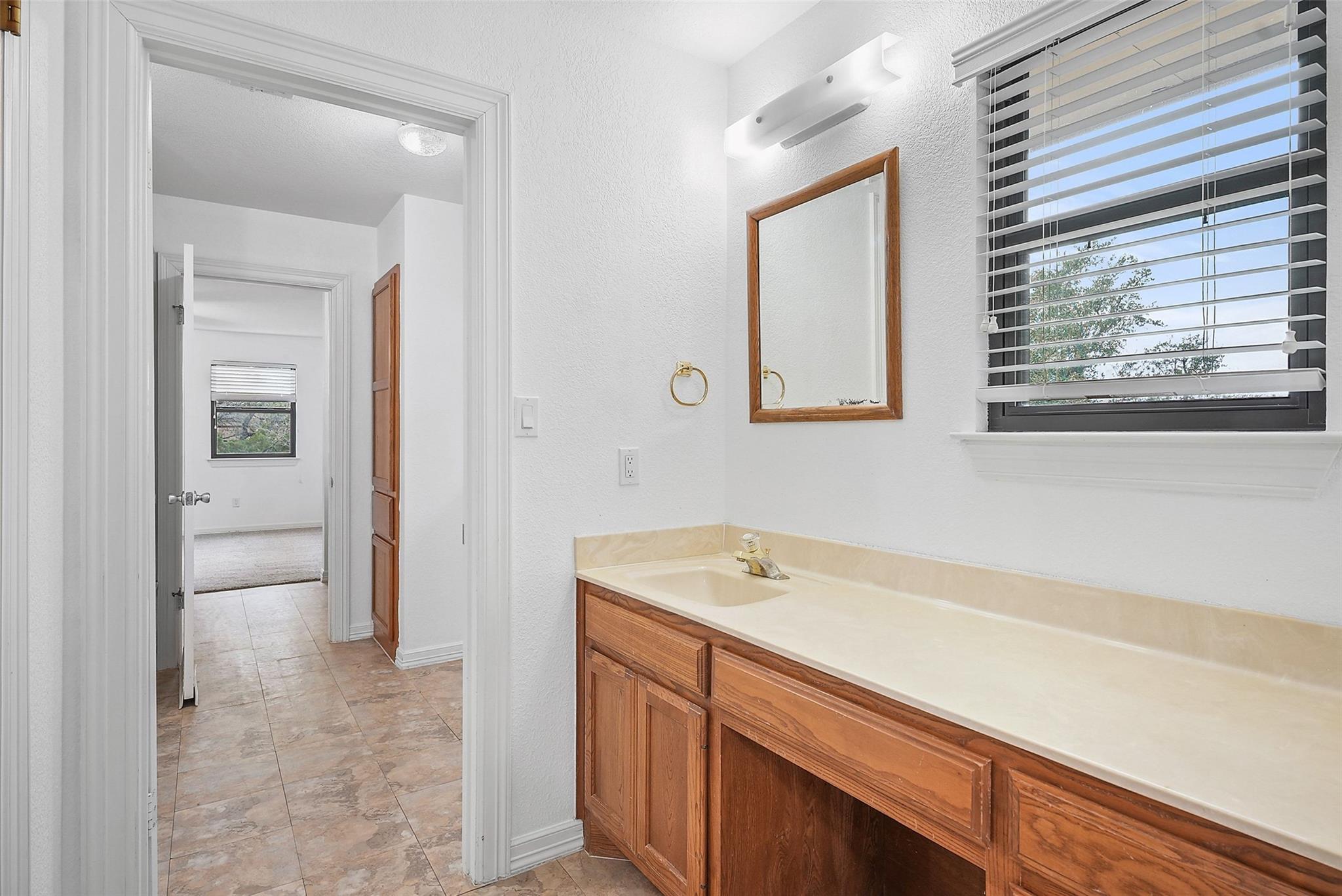 3112 Crosswind Dr, Spicewood, TX 78669