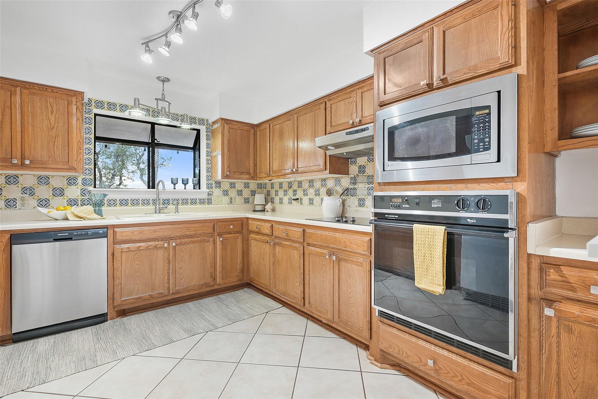 3112 Crosswind Dr, Spicewood, TX 78669