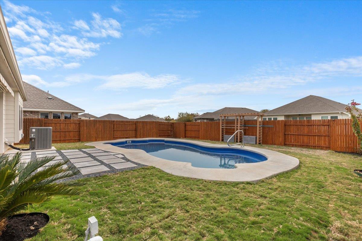 111 Crooked Trl, Bastrop, TX 78602