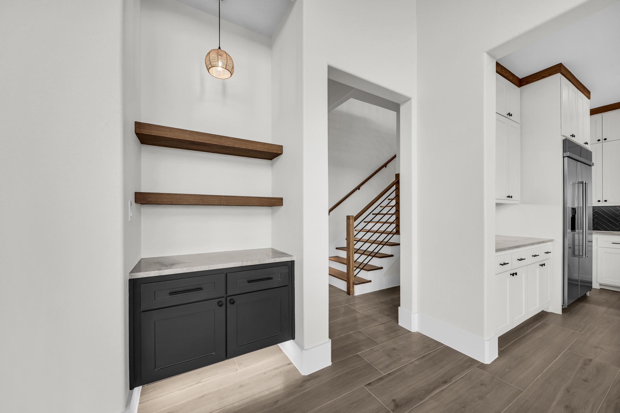 101 Silver Way W, Horseshoe Bay, TX 78657