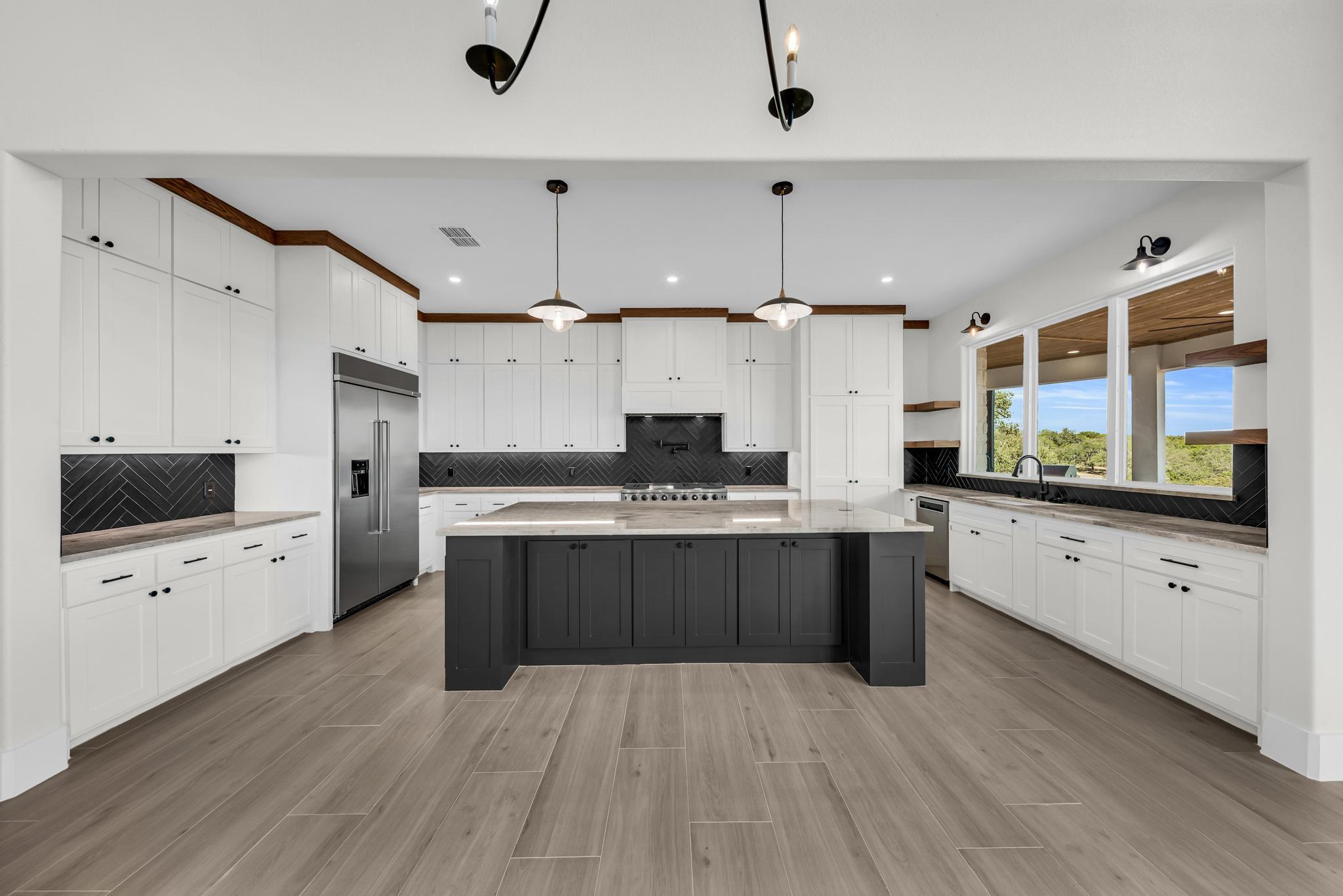 101 Silver Way W, Horseshoe Bay, TX 78657