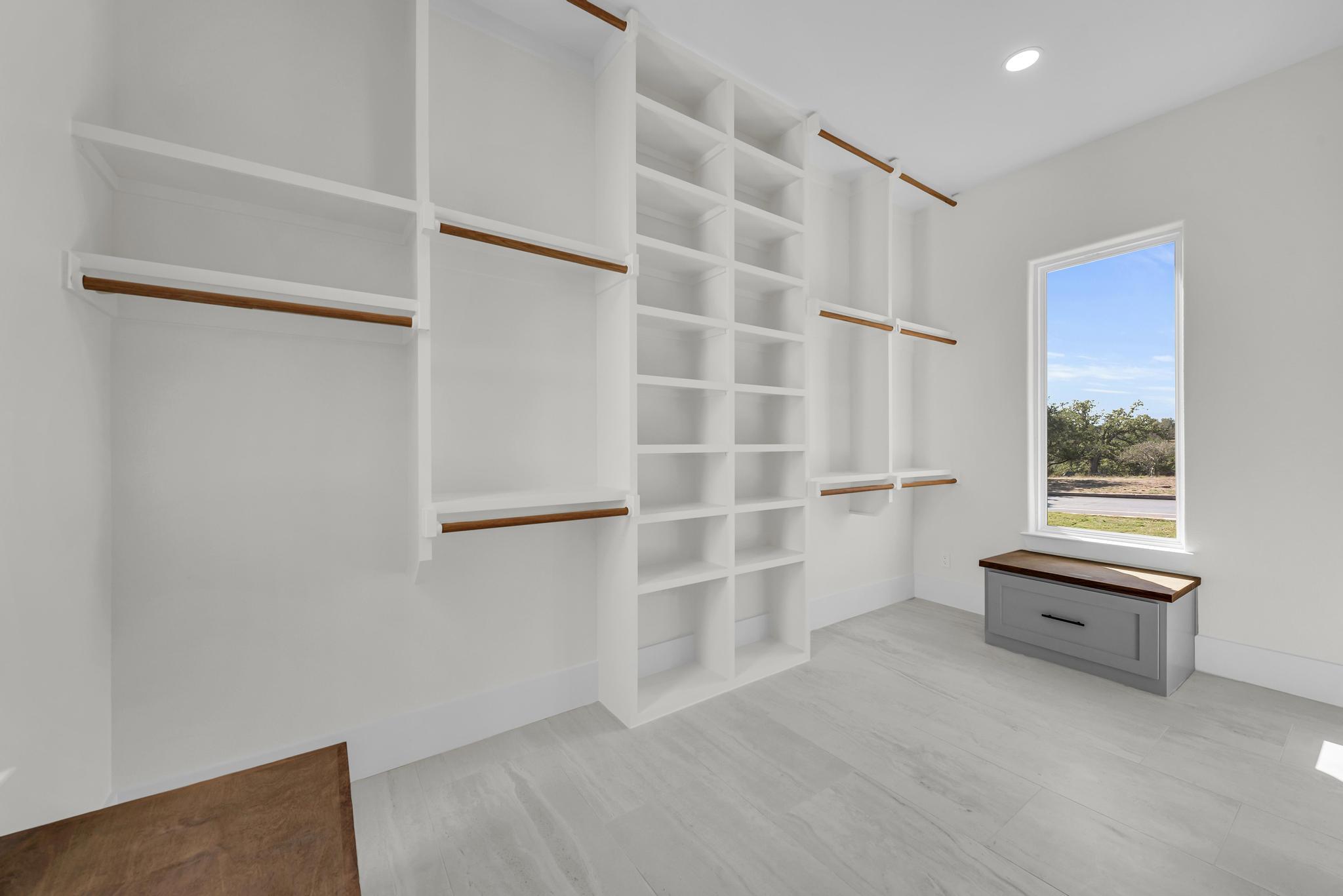 101 Silver Way W, Horseshoe Bay, TX 78657