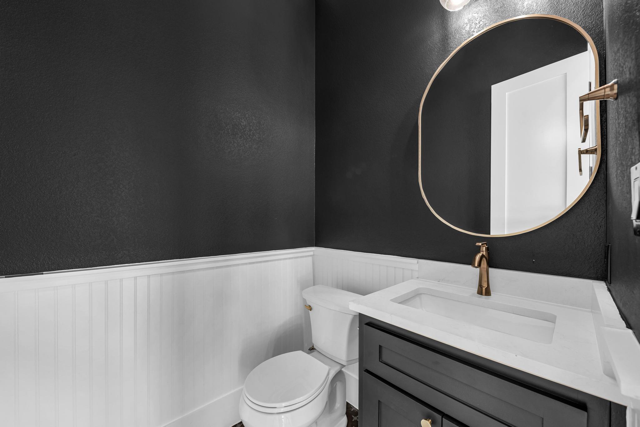 101 Silver Way W, Horseshoe Bay, TX 78657