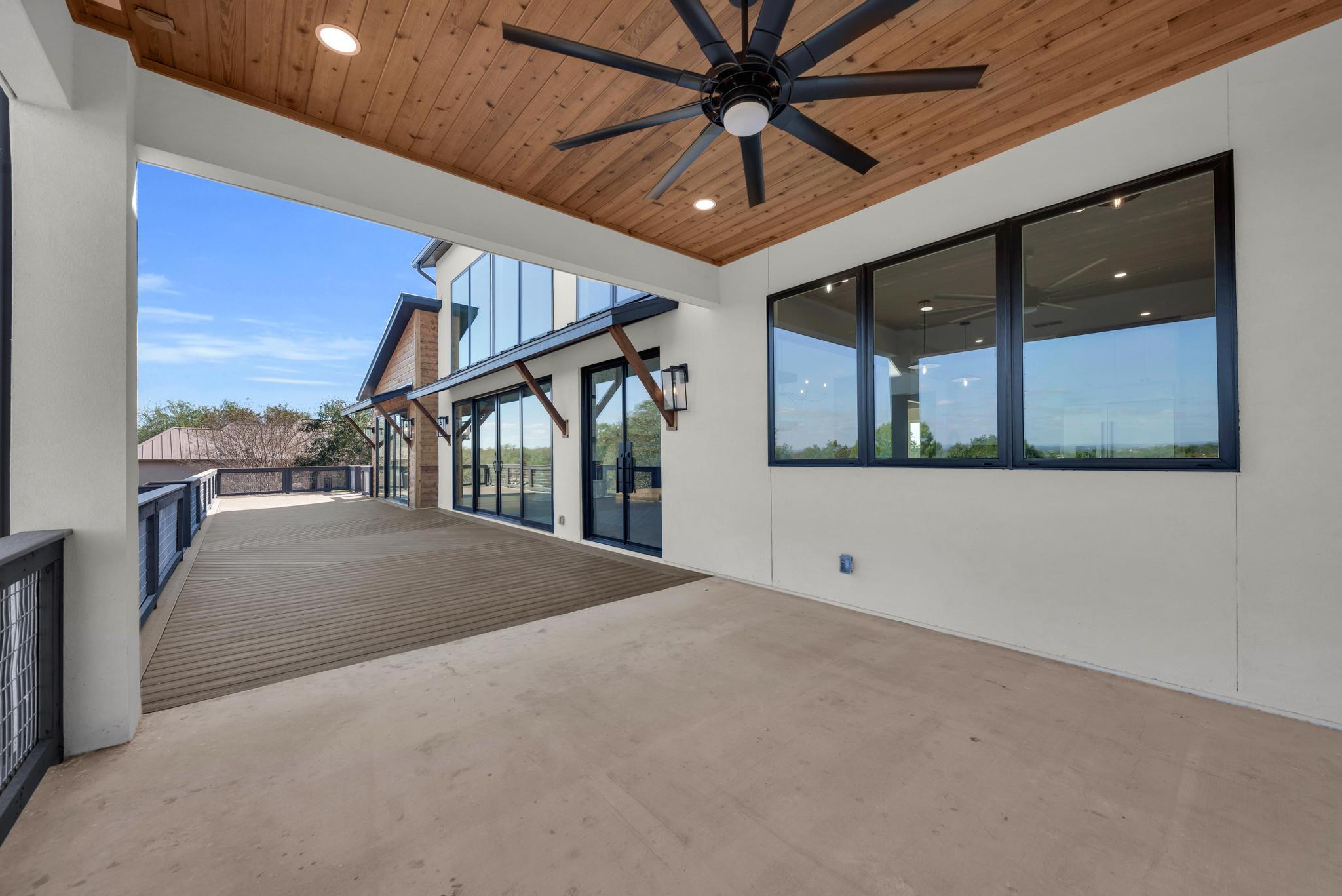 101 Silver Way W, Horseshoe Bay, TX 78657