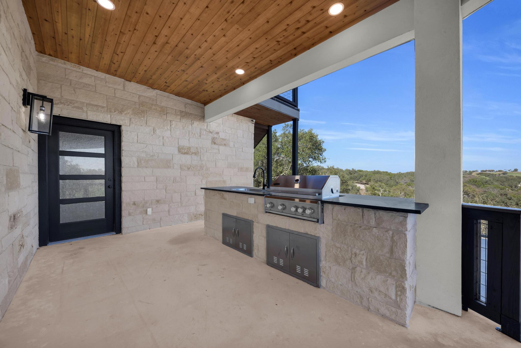 101 Silver Way W, Horseshoe Bay, TX 78657