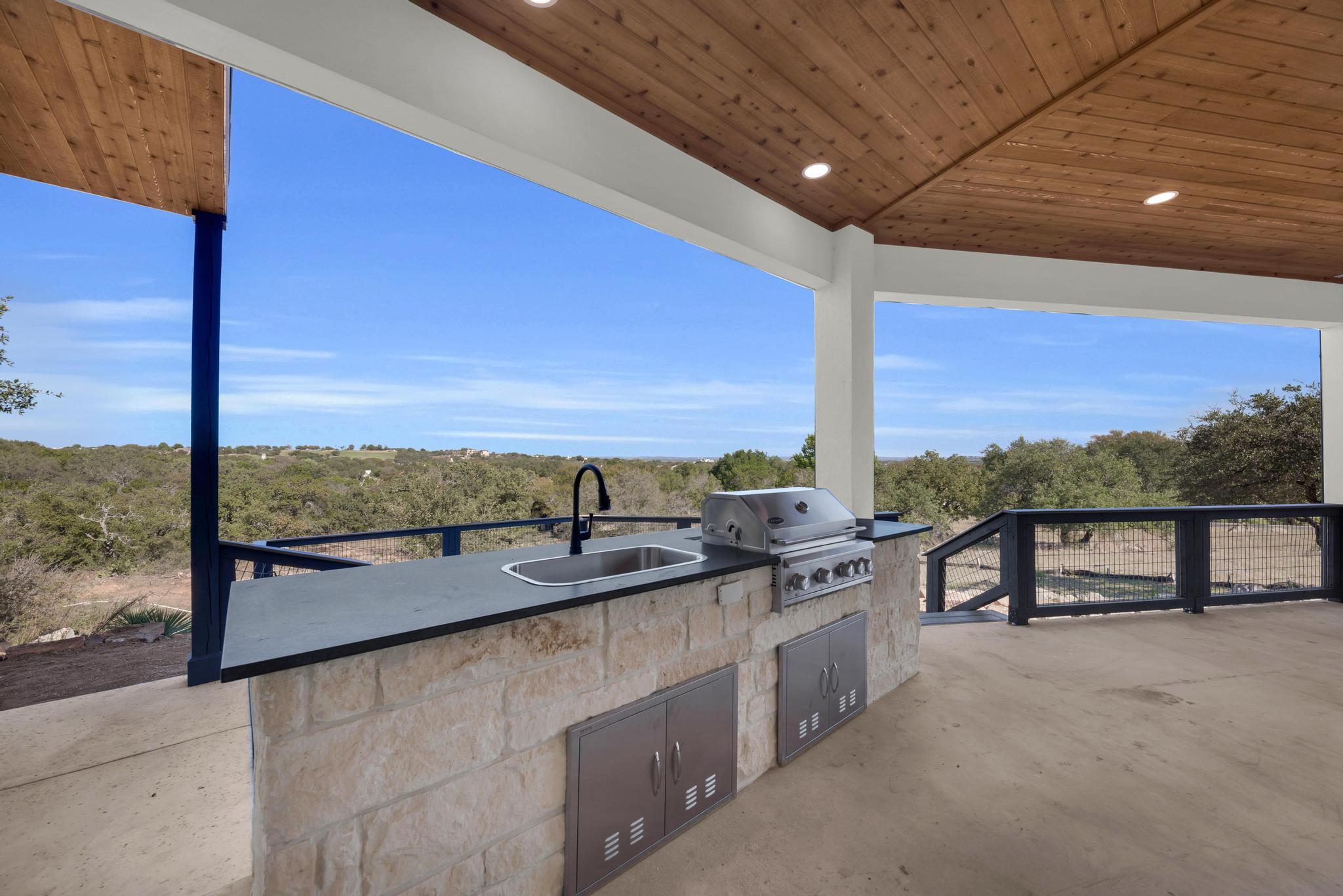 101 Silver Way W, Horseshoe Bay, TX 78657