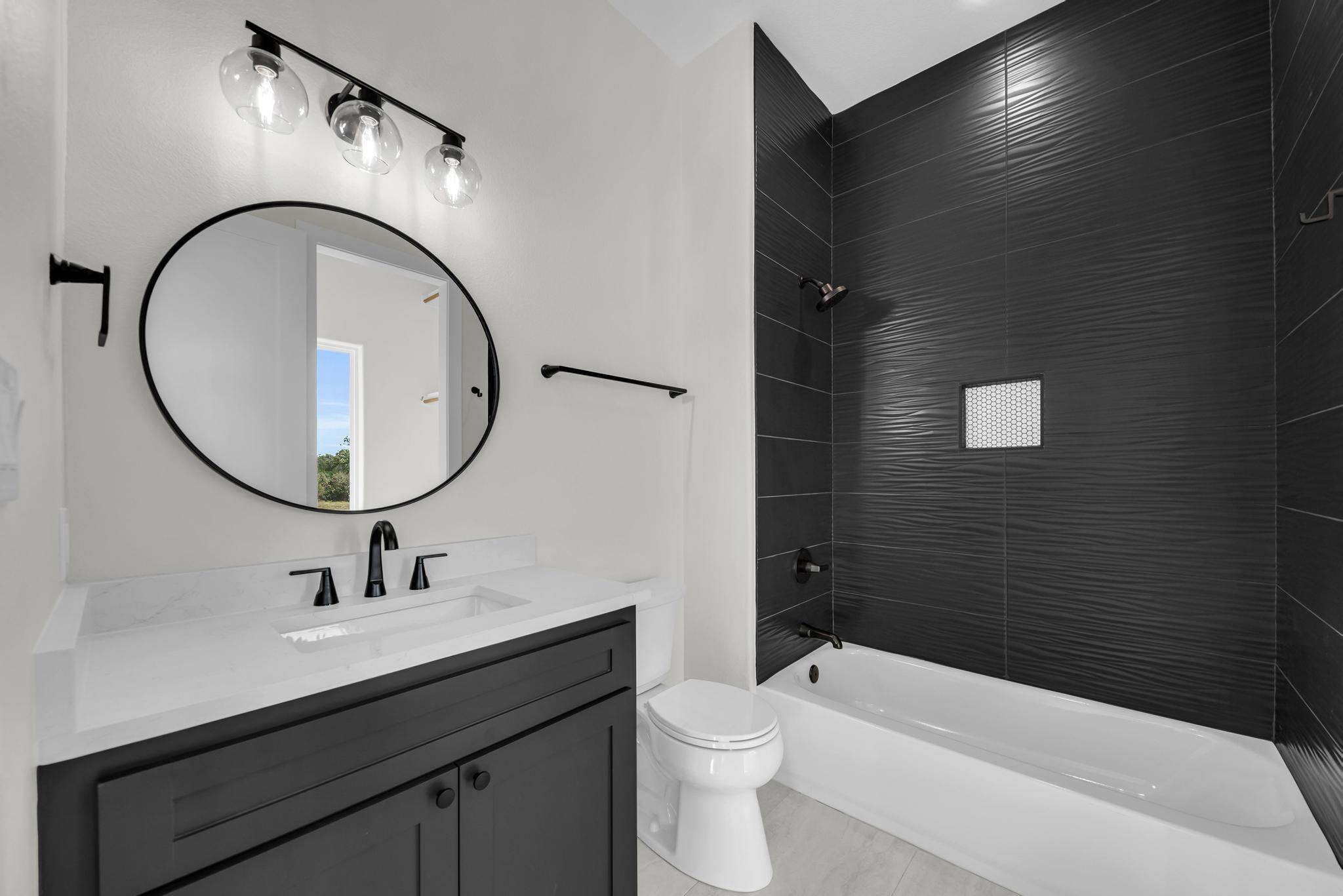 101 Silver Way W, Horseshoe Bay, TX 78657