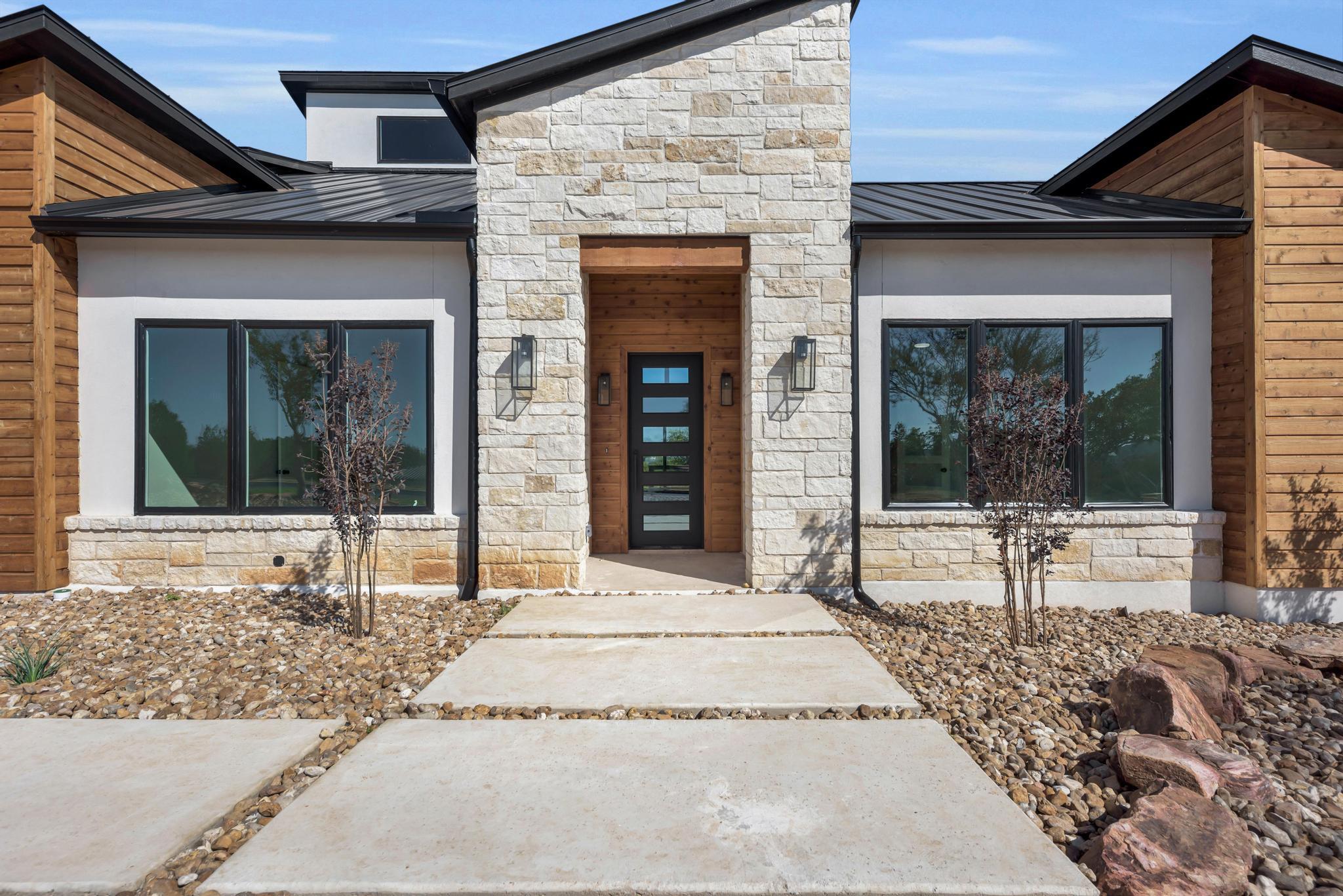 101 Silver Way W, Horseshoe Bay, TX 78657