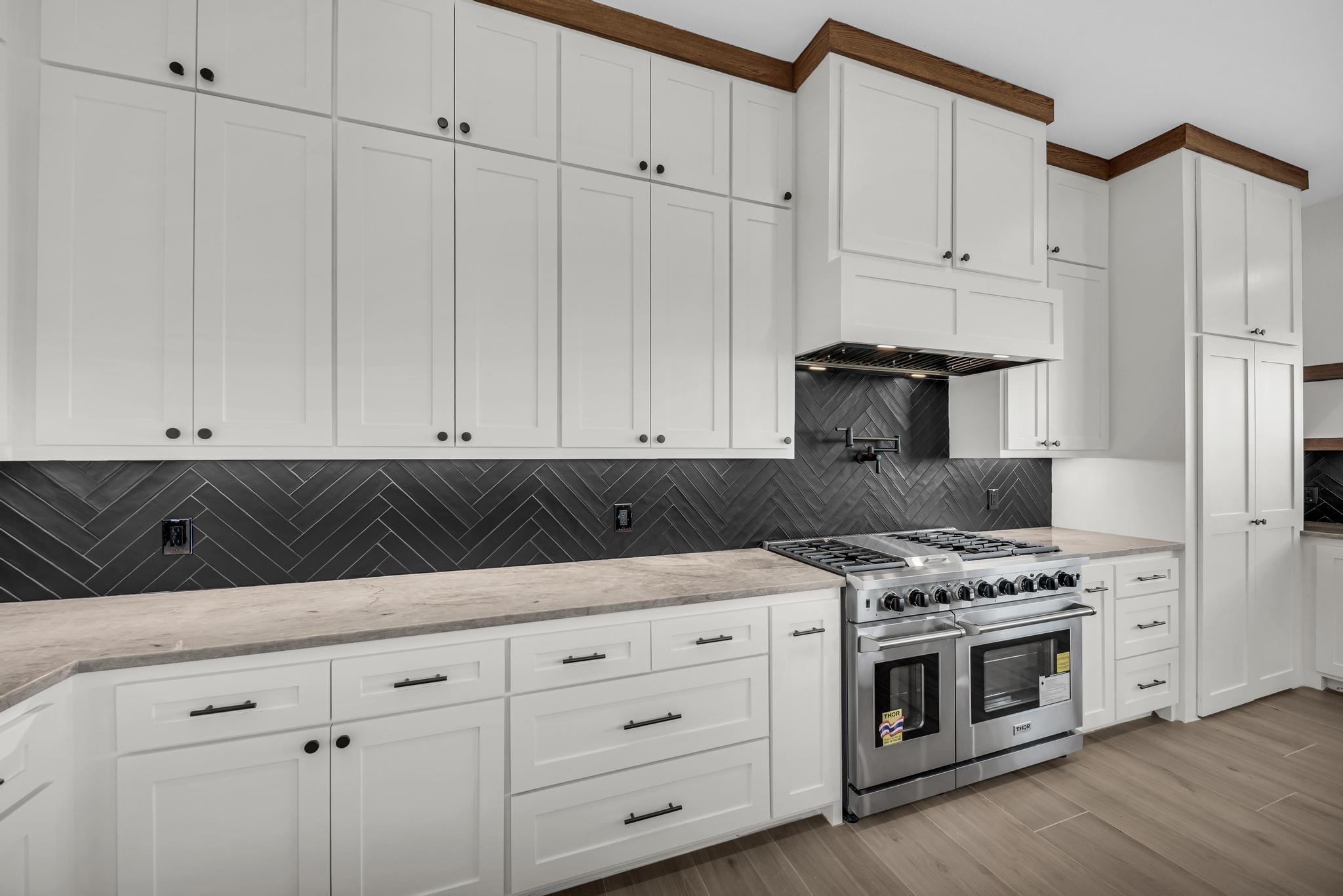 101 Silver Way W, Horseshoe Bay, TX 78657