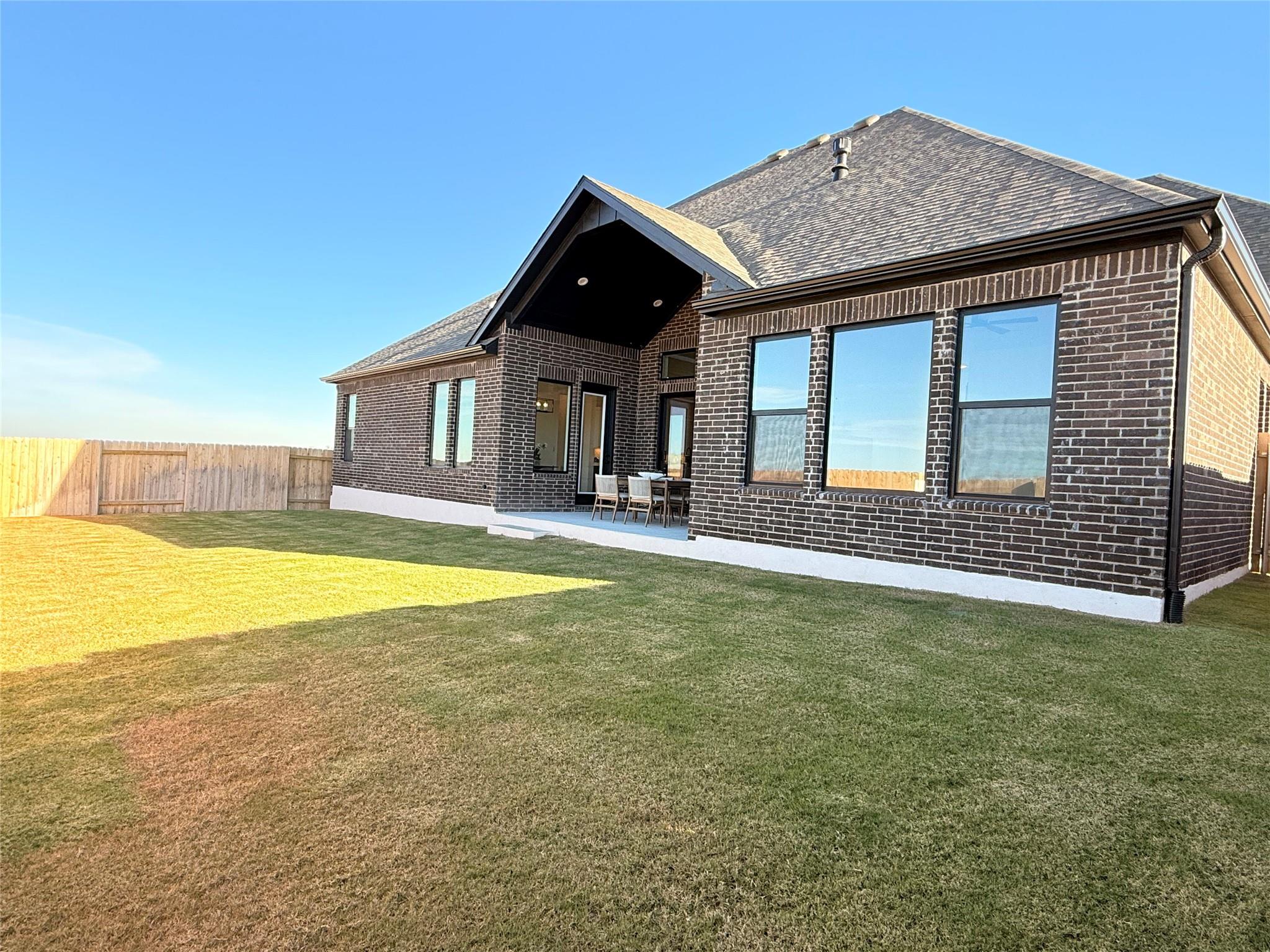 201 Shadow Dr, Liberty Hill, TX 78642