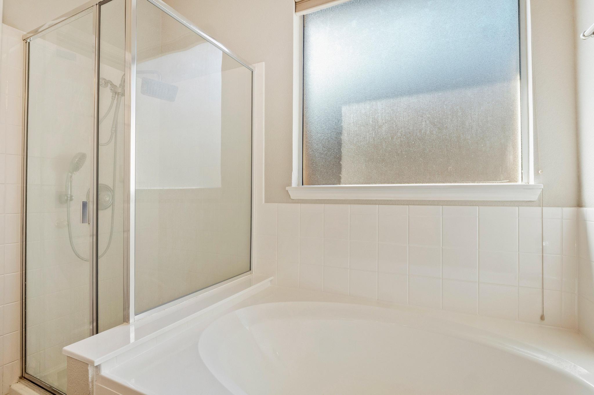 144 Oxford Dr, Kyle, TX 78640