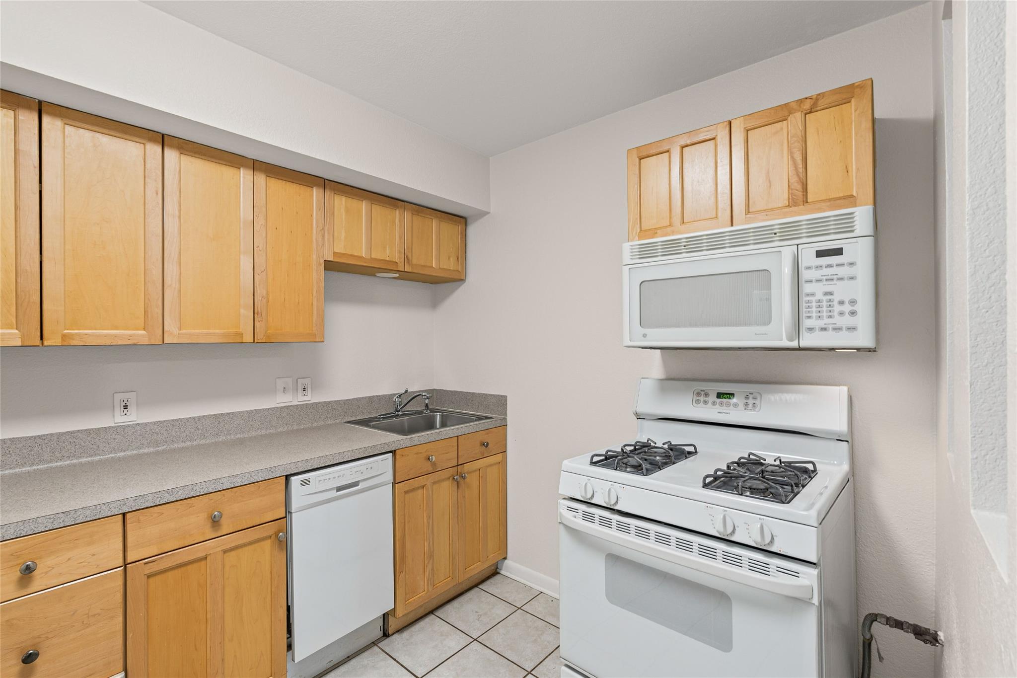 2800 Westhill Dr # 102, Austin, TX 78704