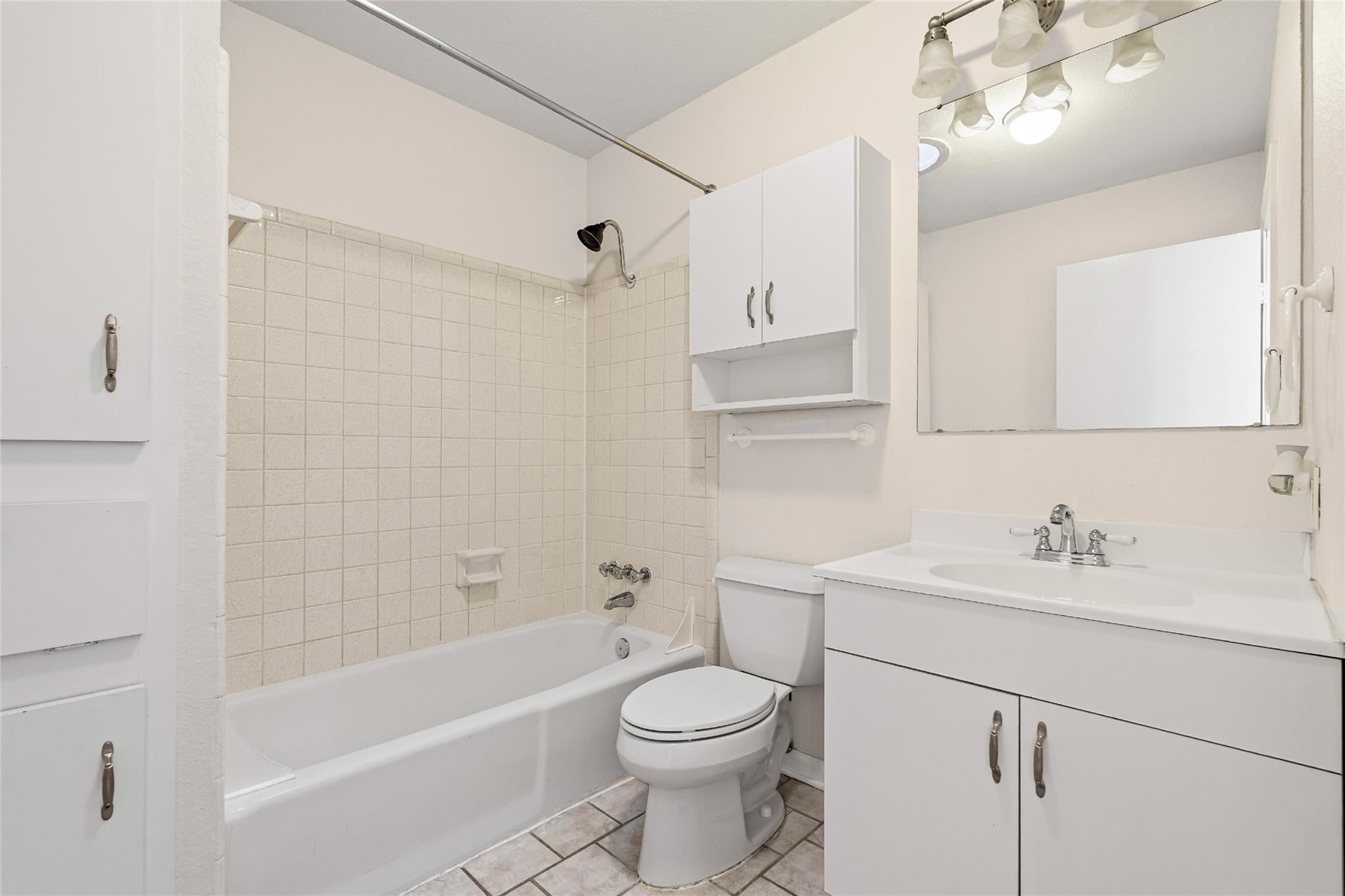 2800 Westhill Dr # 102, Austin, TX 78704