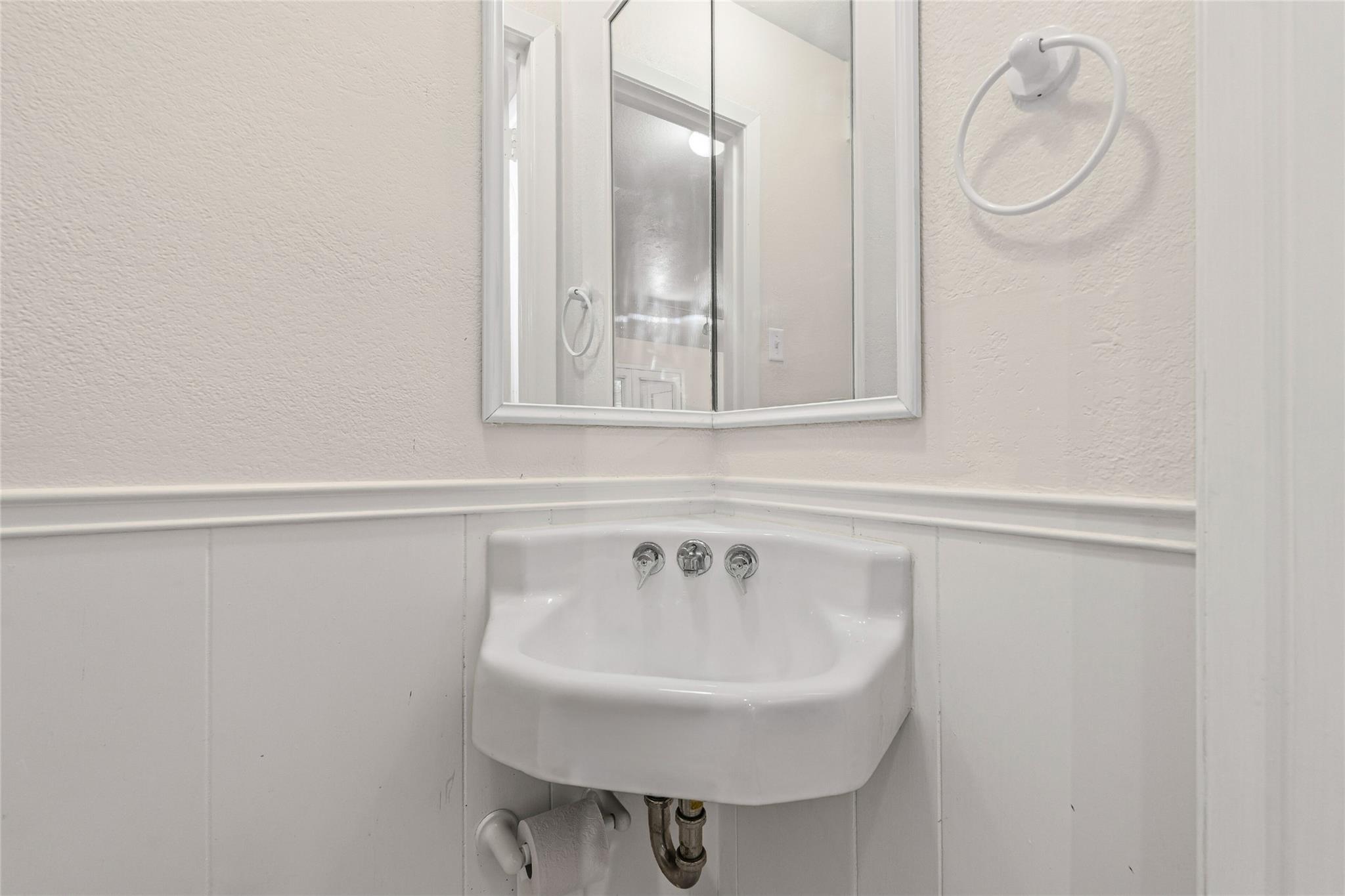 2800 Westhill Dr # 102, Austin, TX 78704