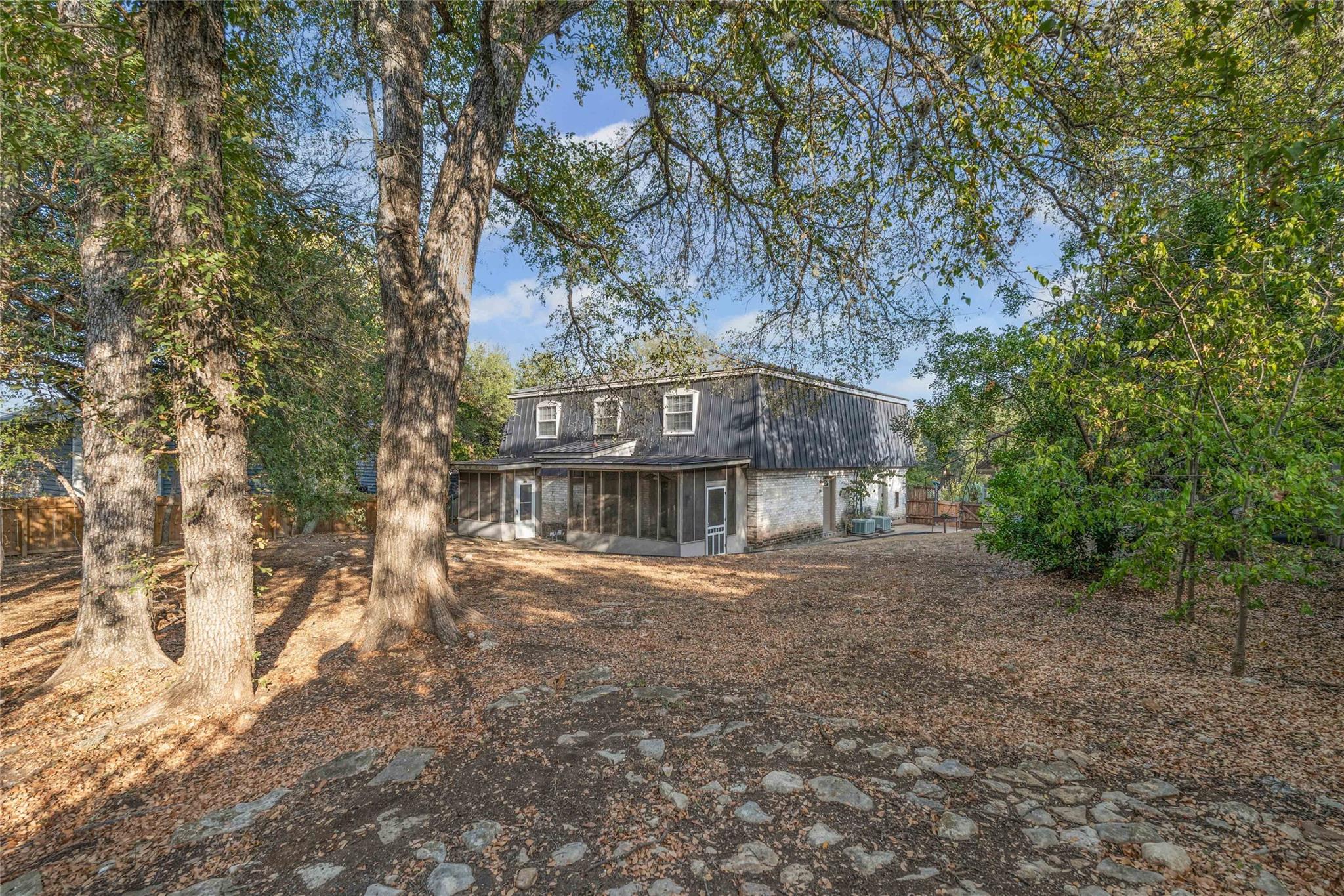 2800 Westhill Dr # 102, Austin, TX 78704