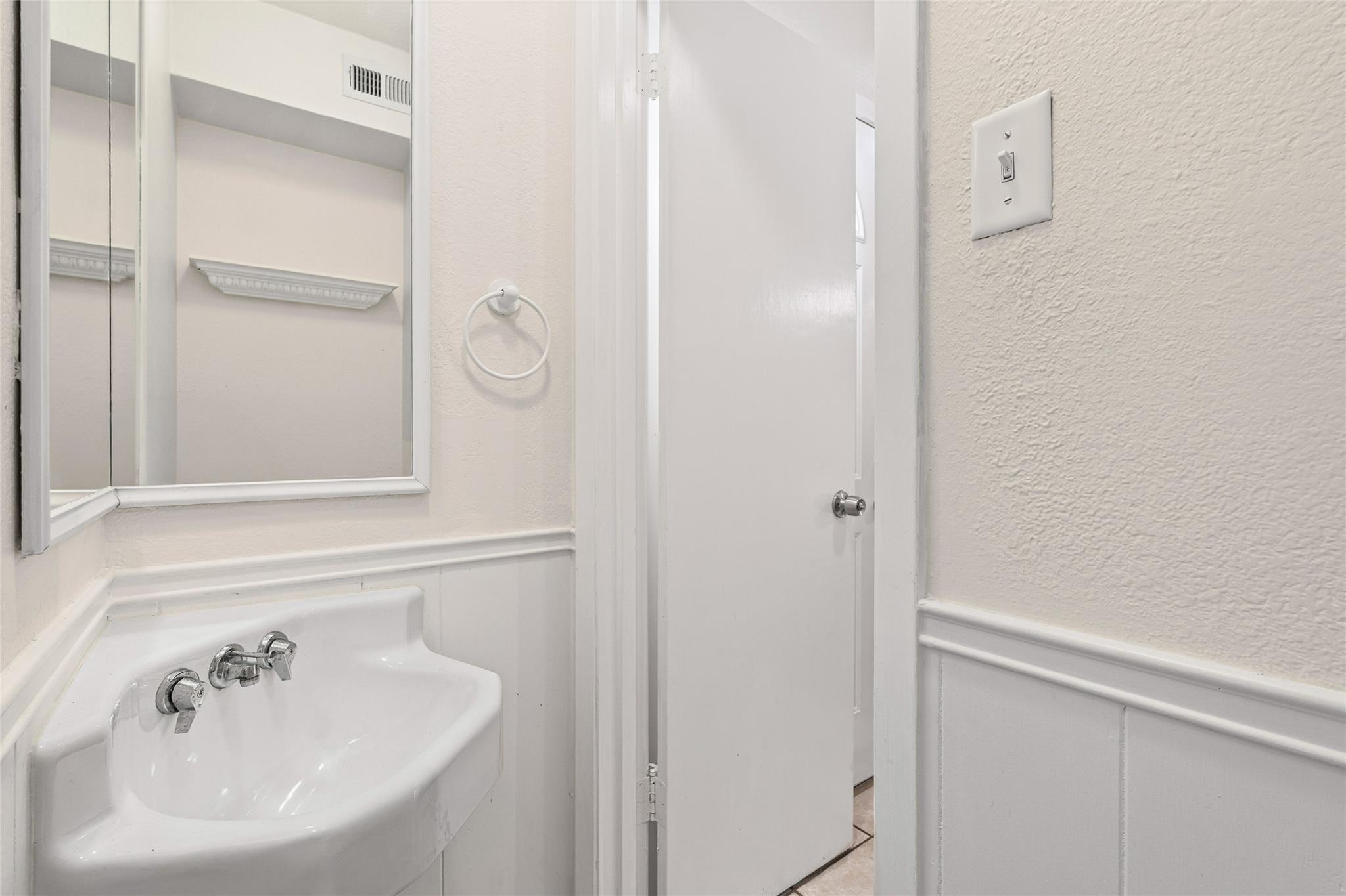 2800 Westhill Dr # 102, Austin, TX 78704