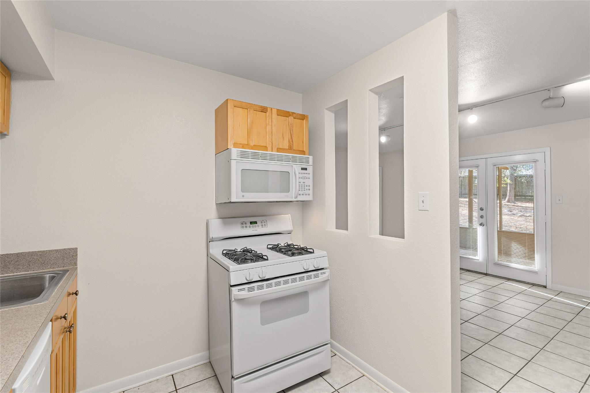 2800 Westhill Dr # 102, Austin, TX 78704