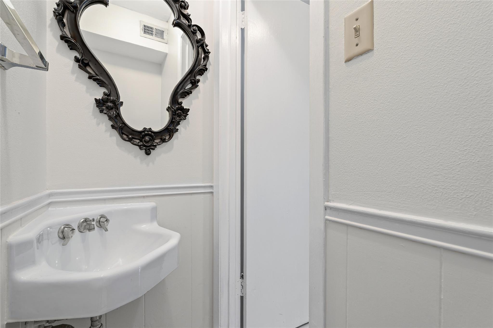 2800 Westhill Dr # 103, Austin, TX 78704