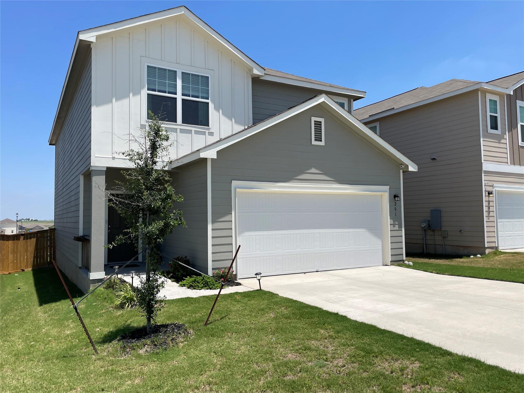 201 Comancheros Rd, Jarrell, TX 76537