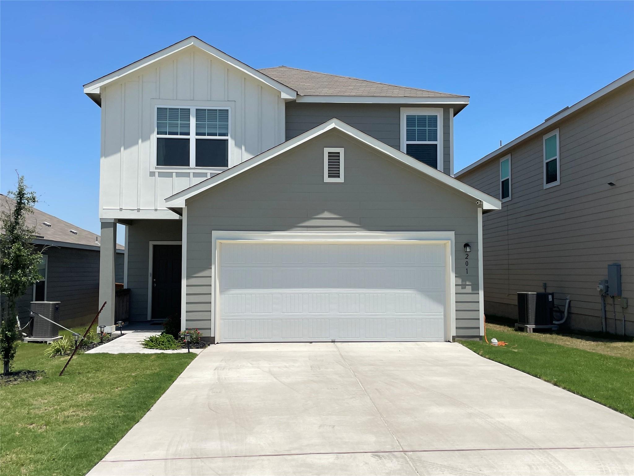 201 Comancheros Rd, Jarrell, TX 76537