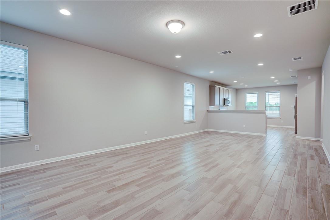 309 Unforgiven Ln, Jarrell, TX 76537