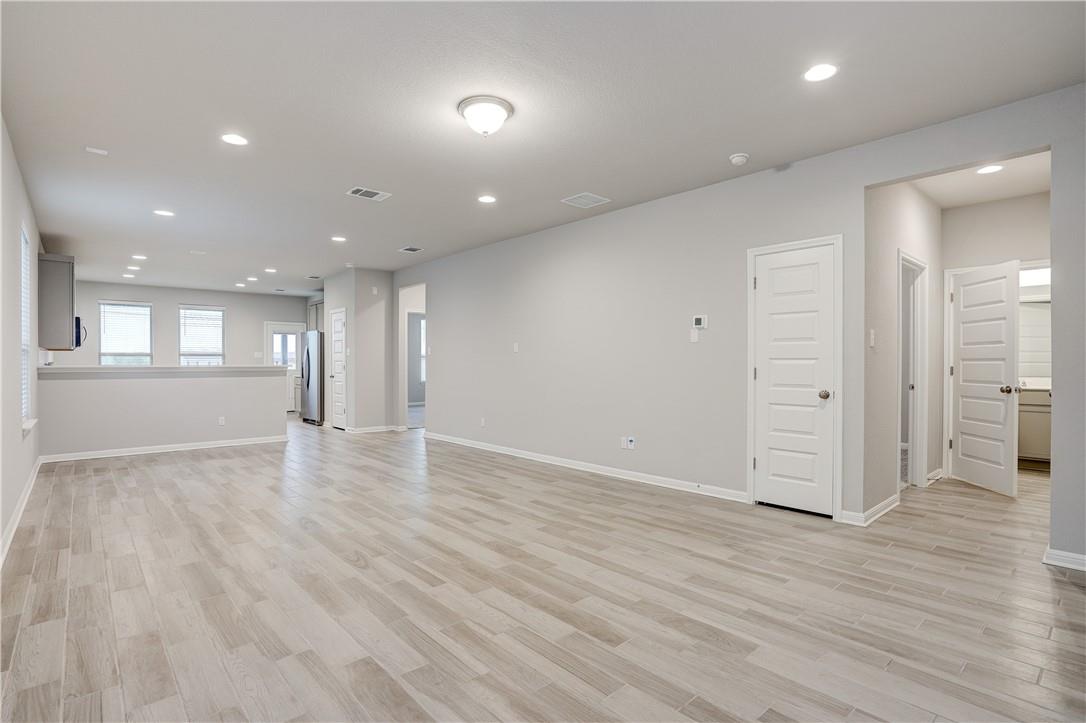 309 Unforgiven Ln, Jarrell, TX 76537