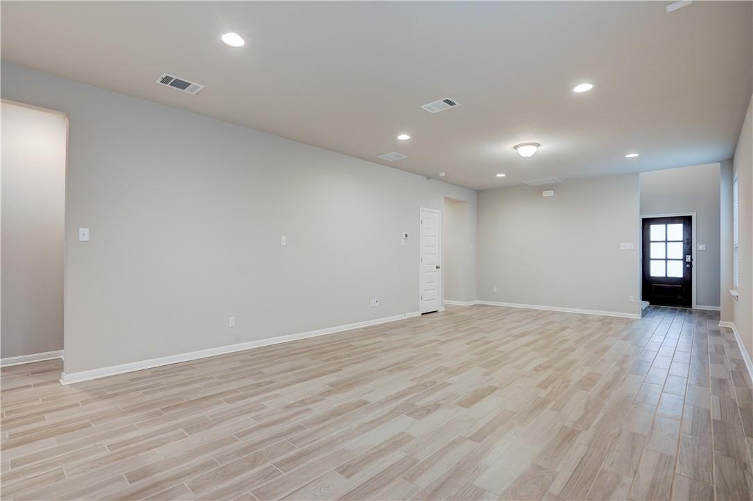 309 Unforgiven Ln, Jarrell, TX 76537