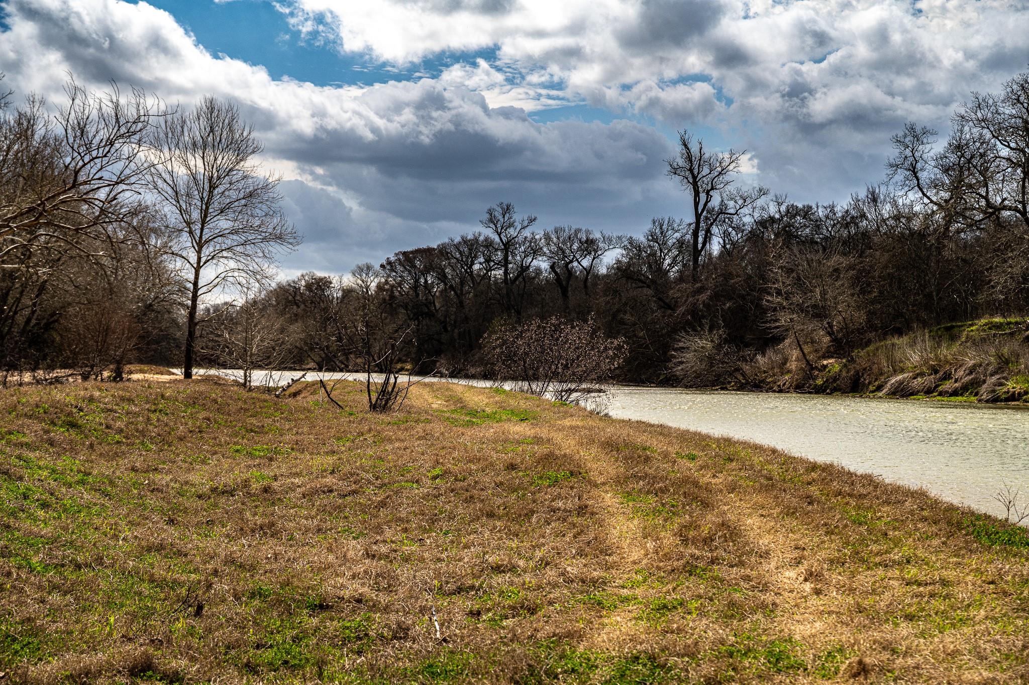 121 Mechelle St, Smithville, TX 78957