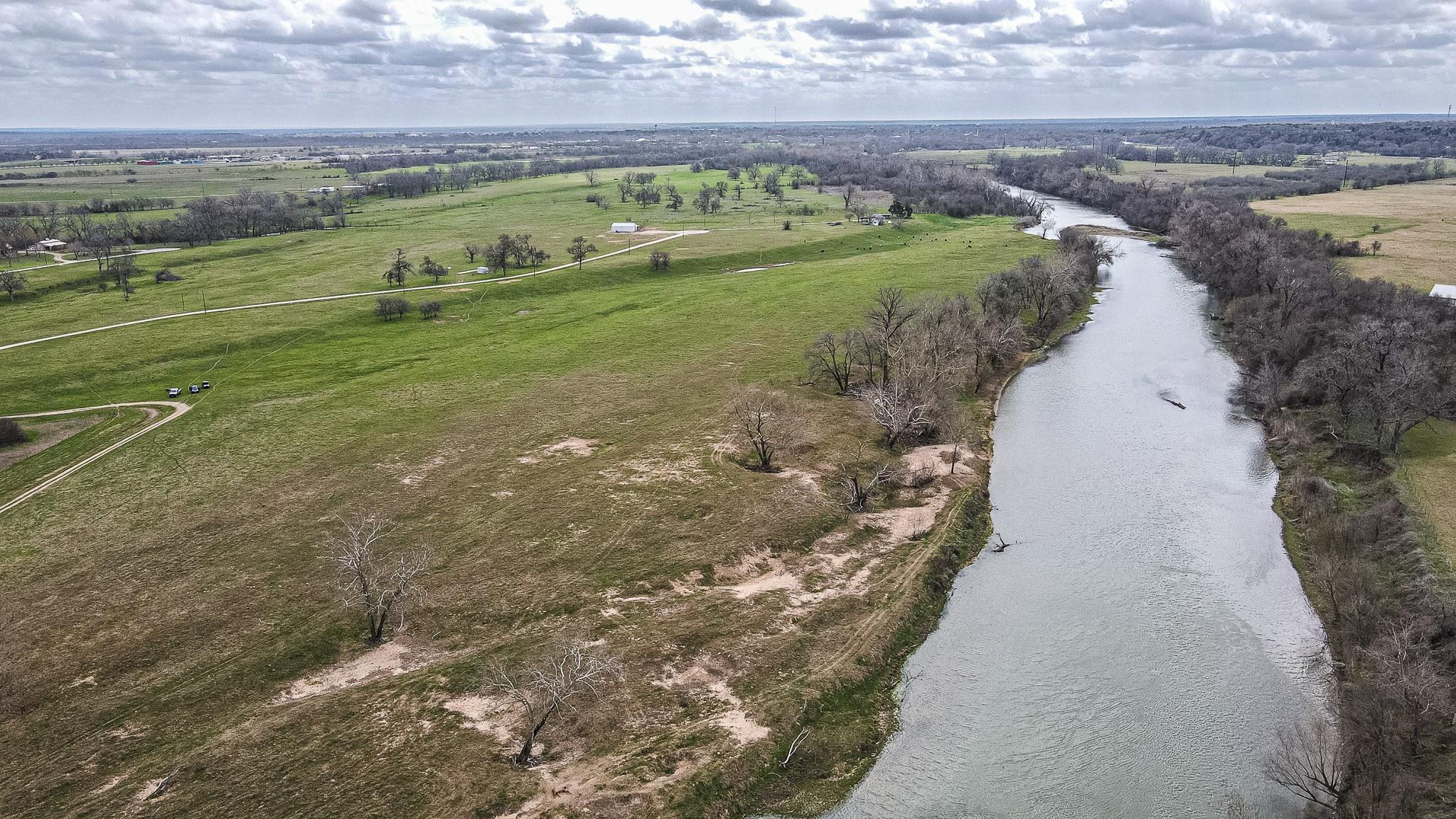 121 Mechelle St, Smithville, TX 78957