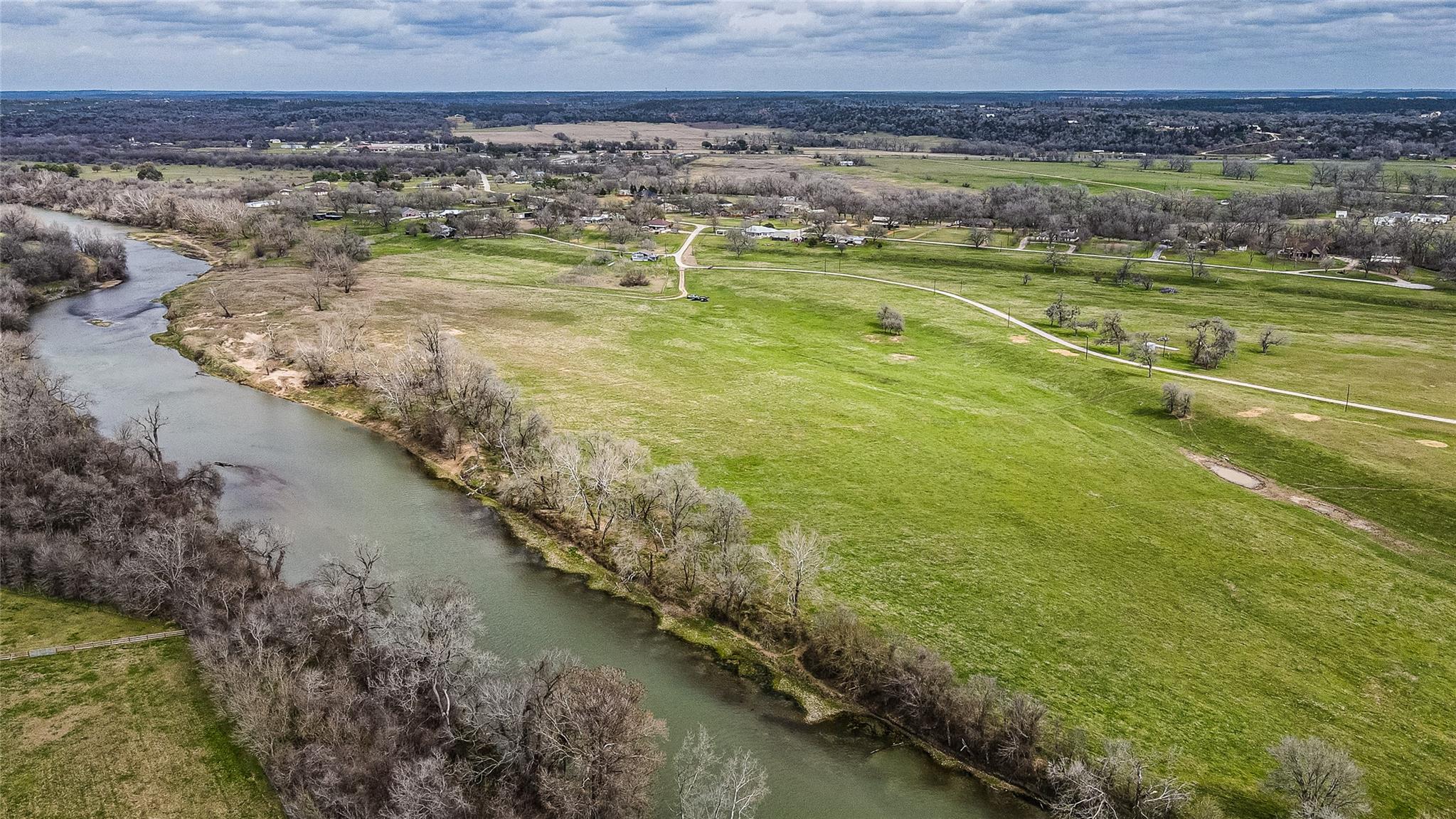 121 Mechelle St, Smithville, TX 78957