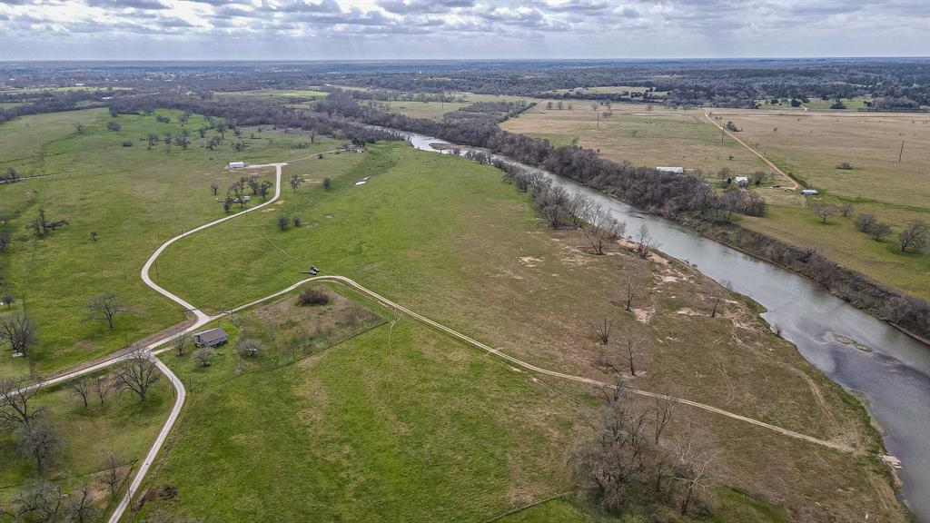 121 Mechelle St, Smithville, TX 78957