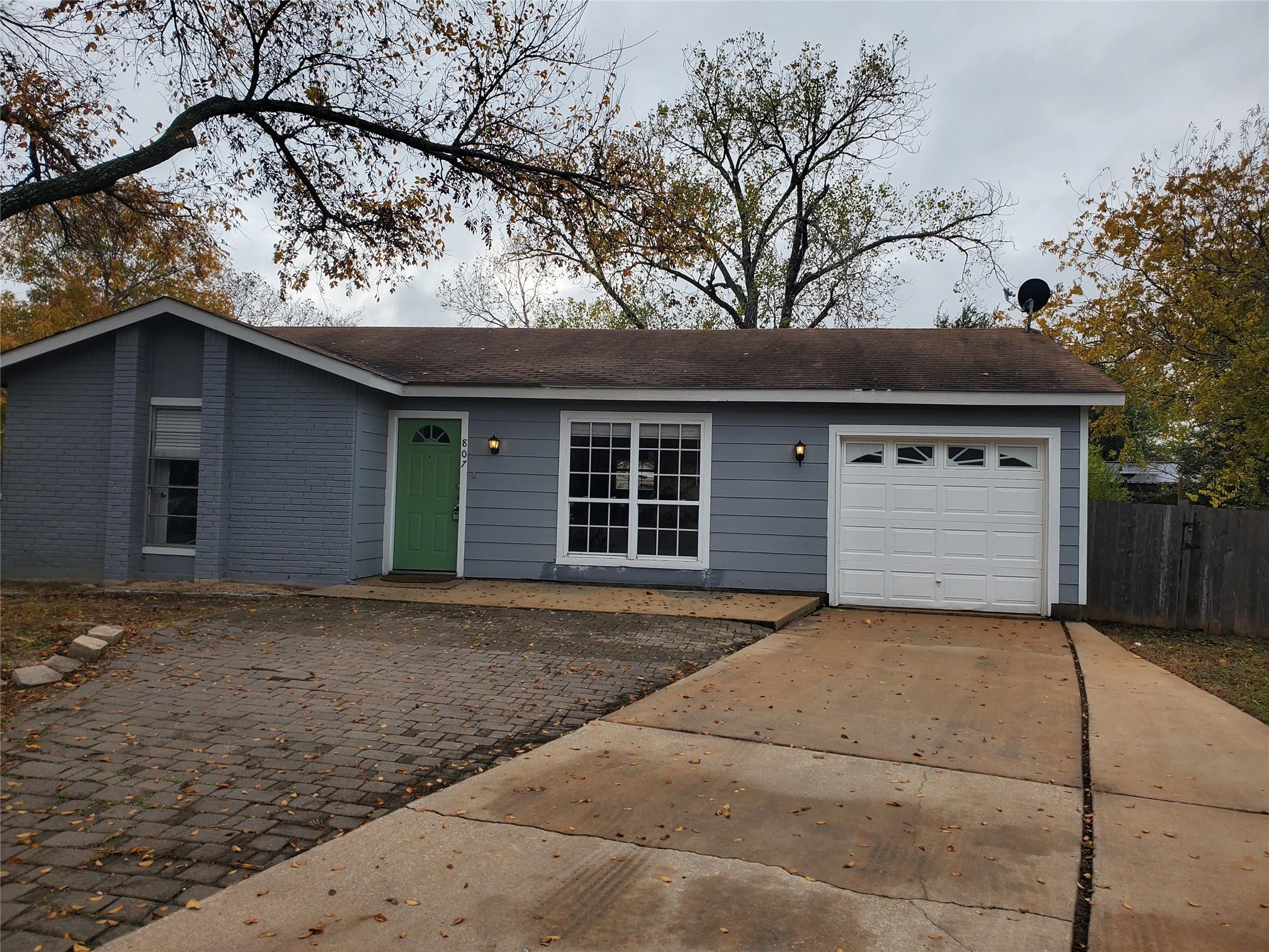 807 Fernwood Cv, Round Rock, TX 78664