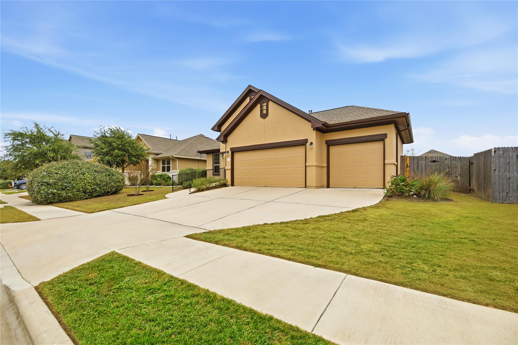 190 N Sage Holw, Dripping Springs, TX 78620