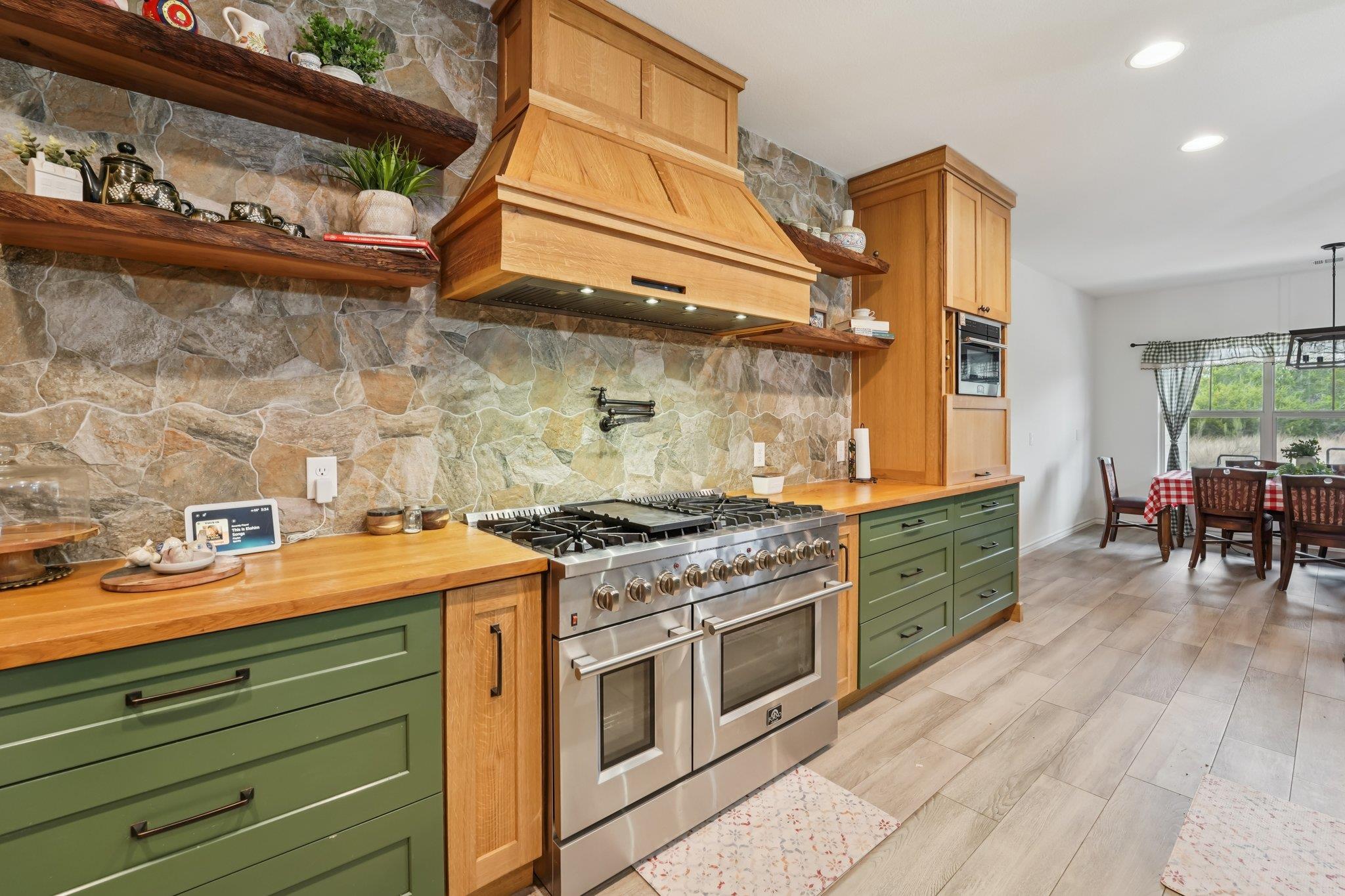 156 Three Creeks Dr, Bertram, TX 78605