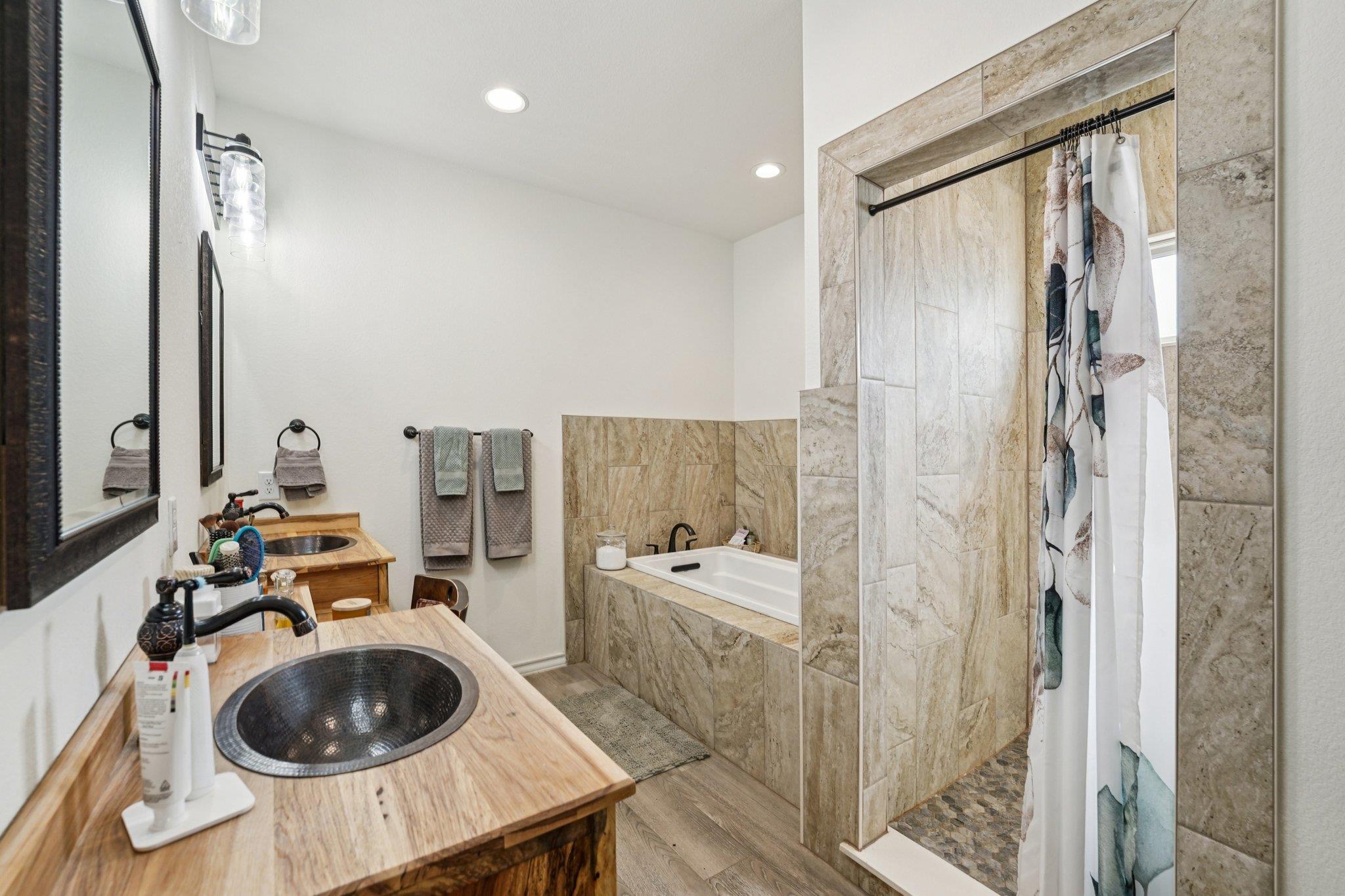 156 Three Creeks Dr, Bertram, TX 78605