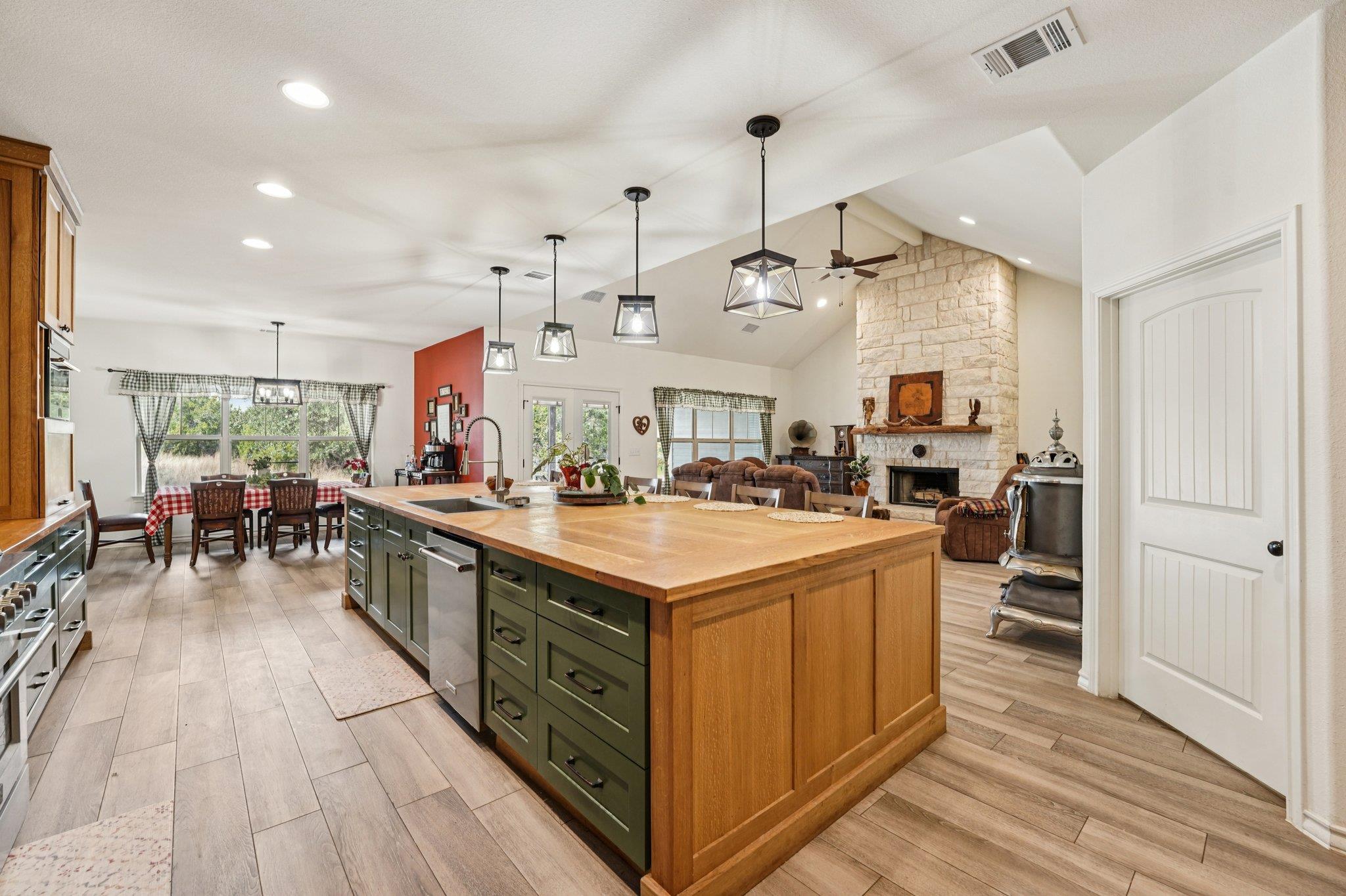 156 Three Creeks Dr, Bertram, TX 78605