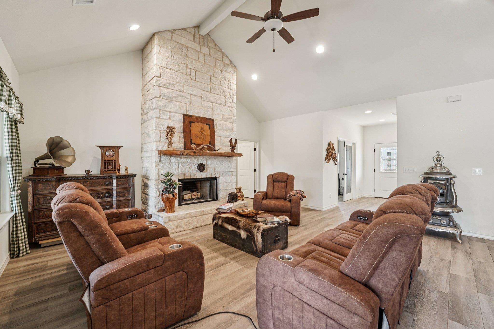 156 Three Creeks Dr, Bertram, TX 78605