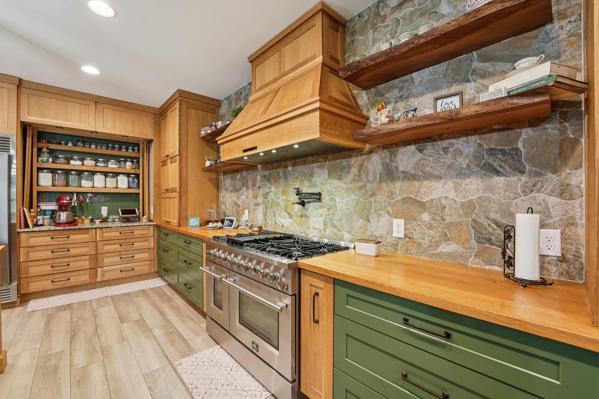 156 Three Creeks Dr, Bertram, TX 78605