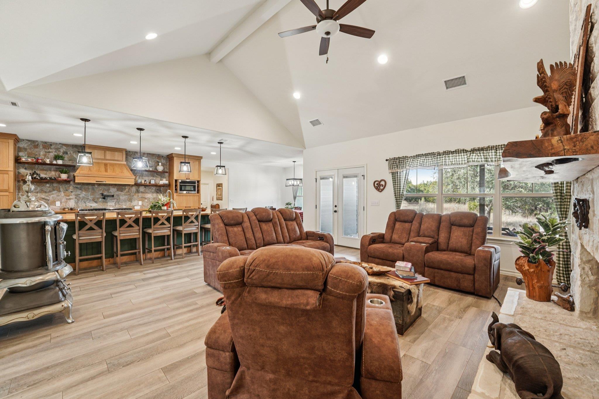 156 Three Creeks Dr, Bertram, TX 78605