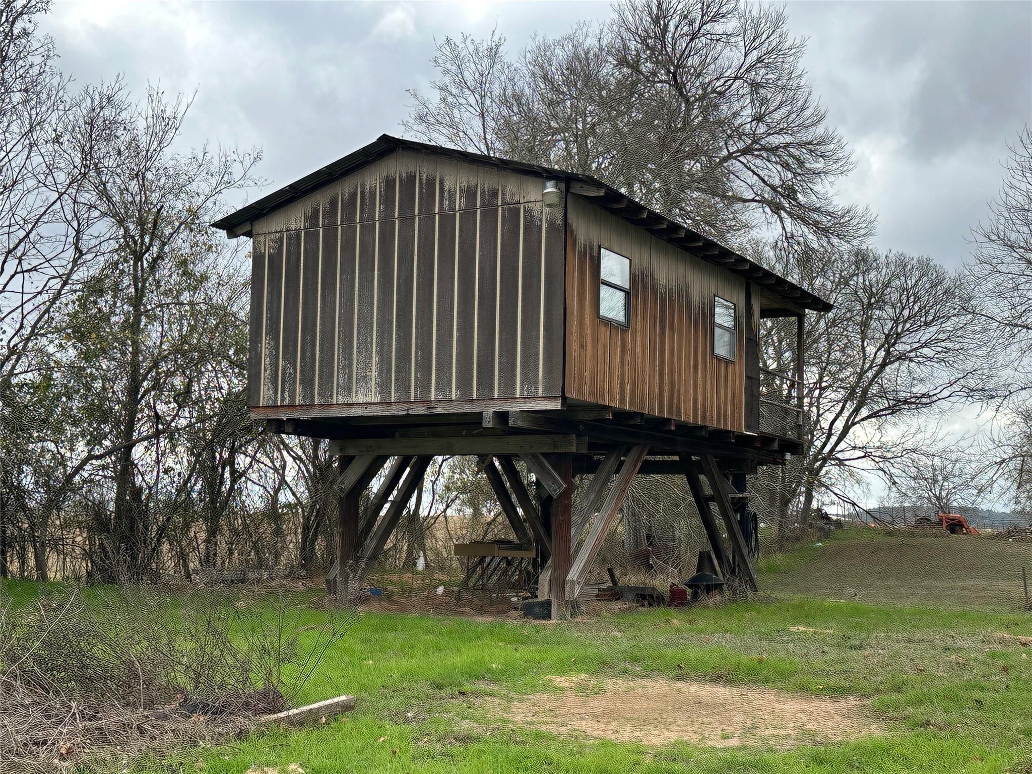 429 Hidden Shores Rd, Smithville, TX 78957