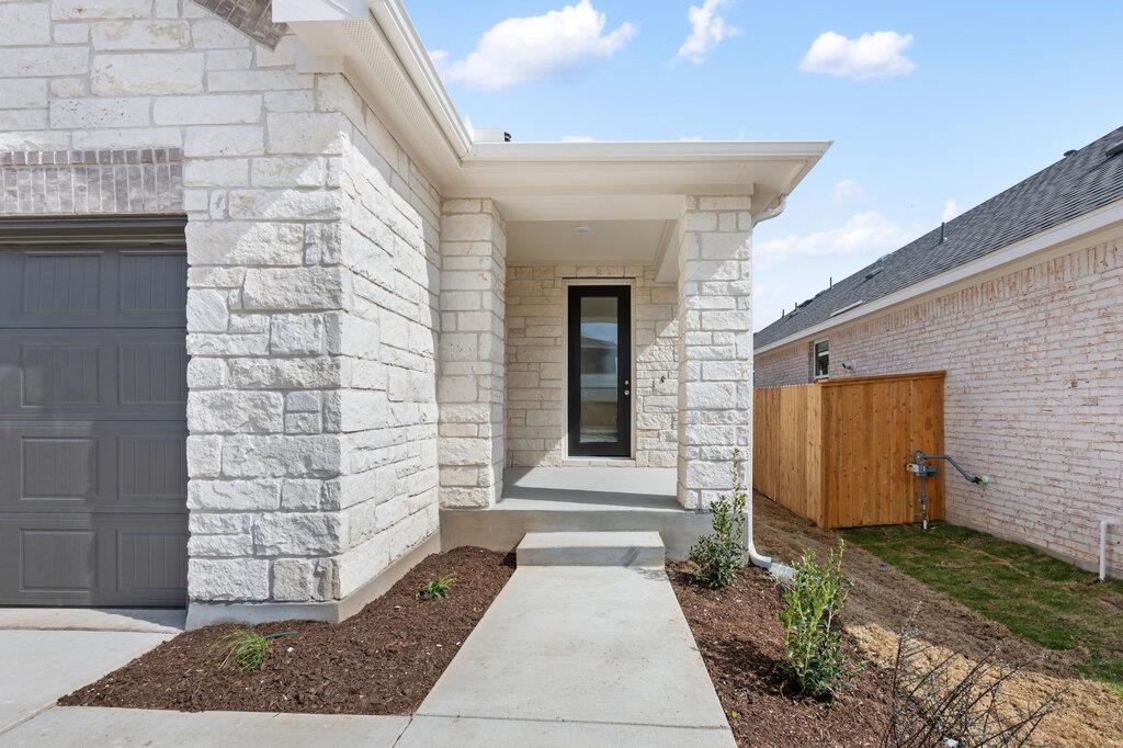 109 Knockout Rose Dr, San Marcos, TX 78666